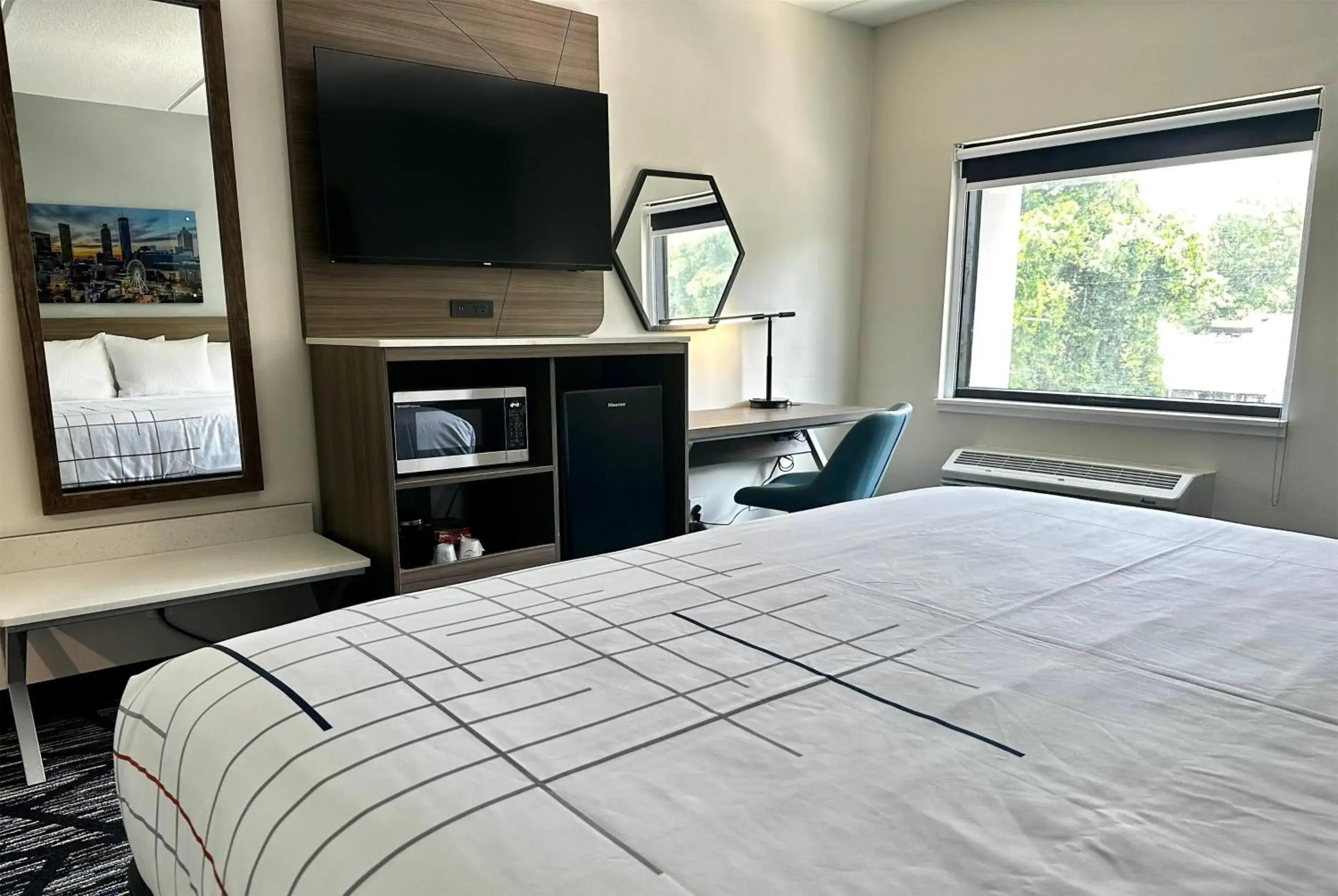 Photo of the whole room, Bed in La Quinta by Wyndham Atlanta Roswell Photo of the whole room, Bed in La Quinta by Wyndham Atlanta Roswell