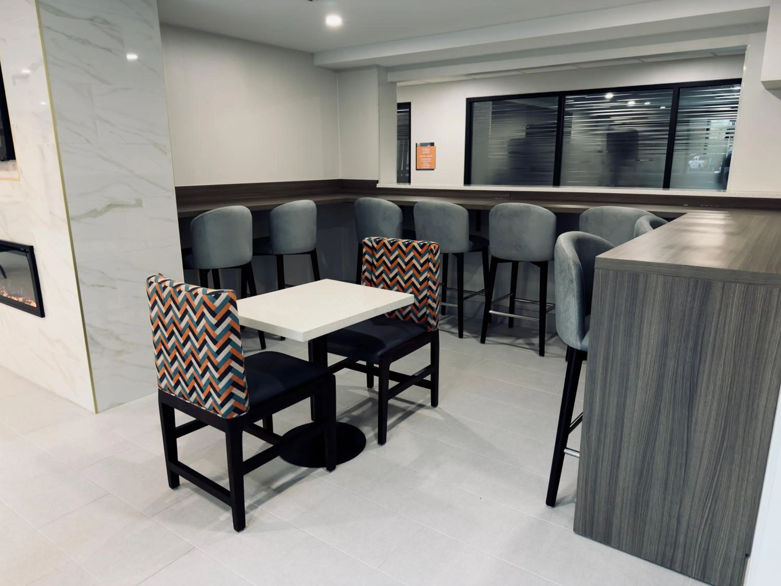 Seating area in La Quinta by Wyndham Atlanta Roswell