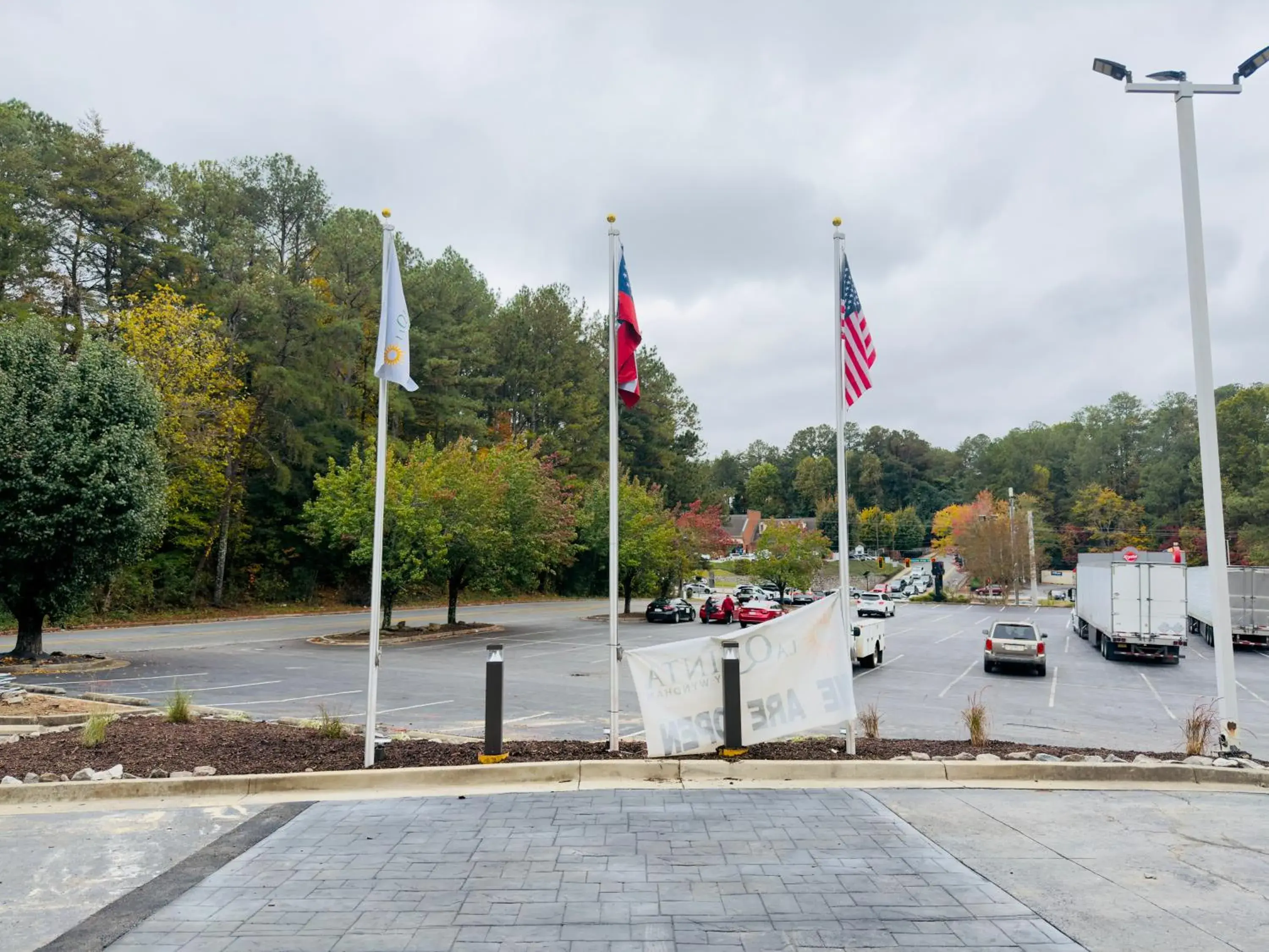 Property building in La Quinta by Wyndham Atlanta Roswell Property building in La Quinta by Wyndham Atlanta Roswell