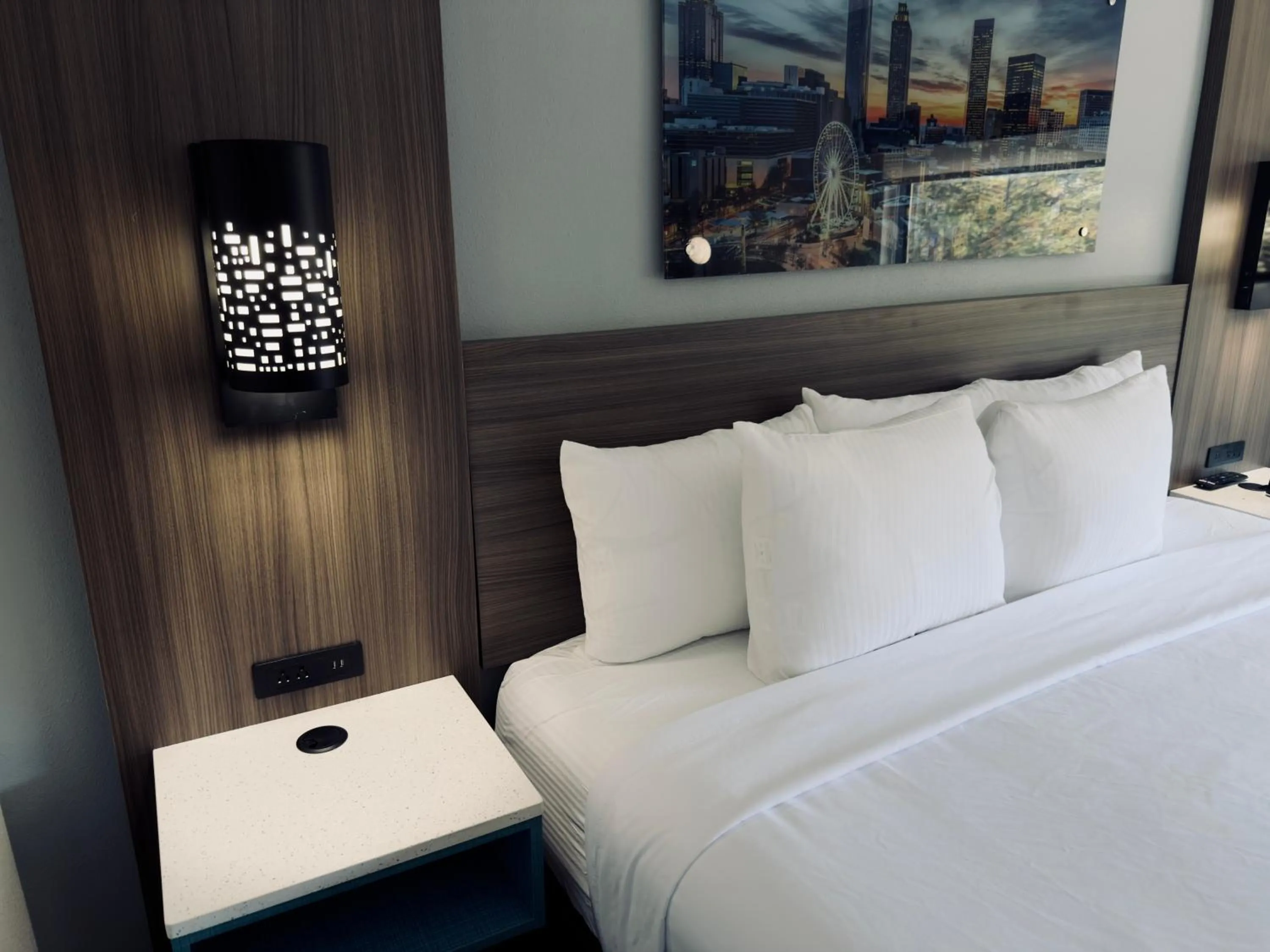 Bedroom, Bed in La Quinta by Wyndham Atlanta Roswell