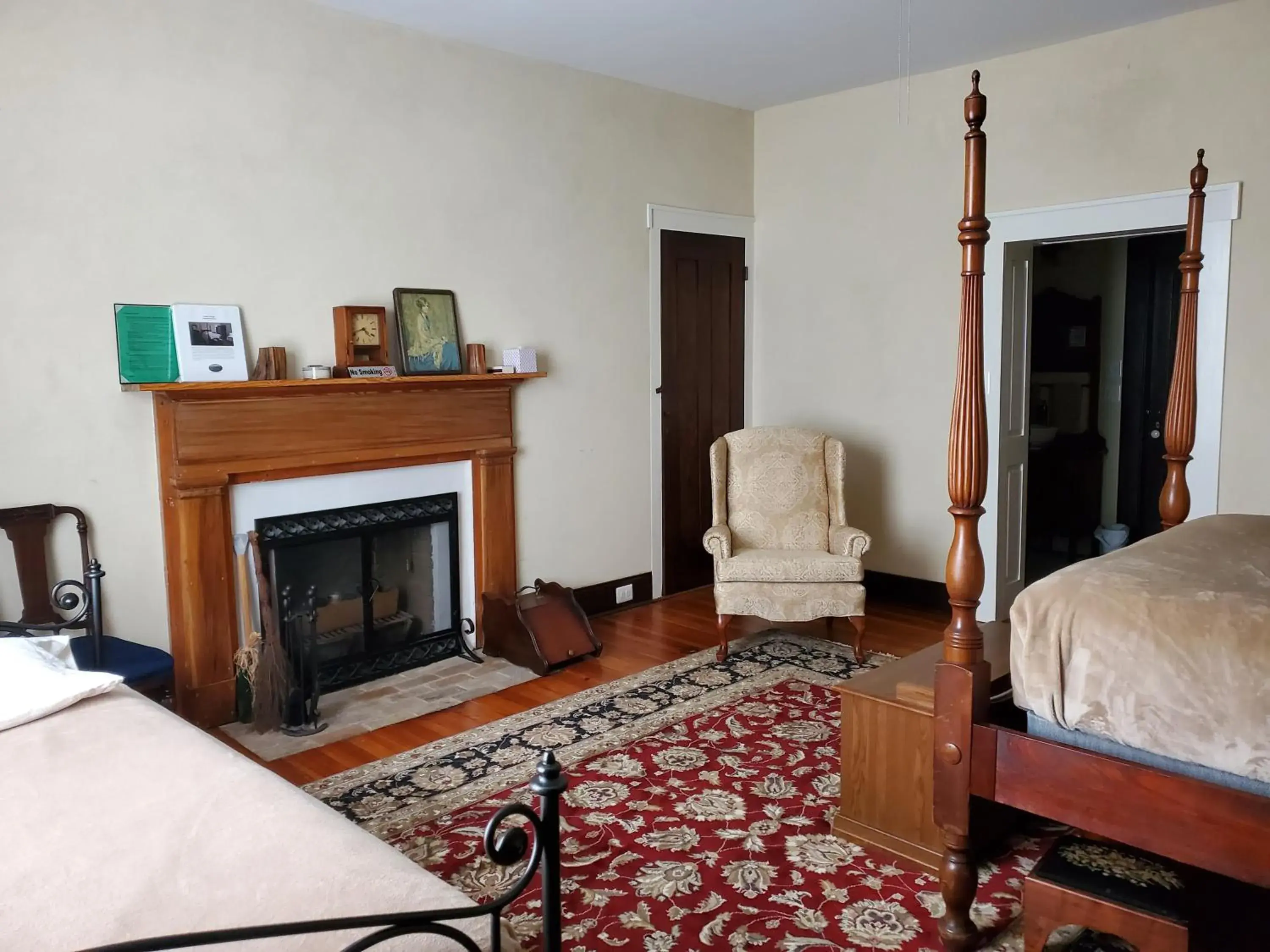 Family Room with Private Bathroom in Mountain Home Bed & Breakfast Family Room with Private Bathroom in Mountain Home Bed & Breakfast