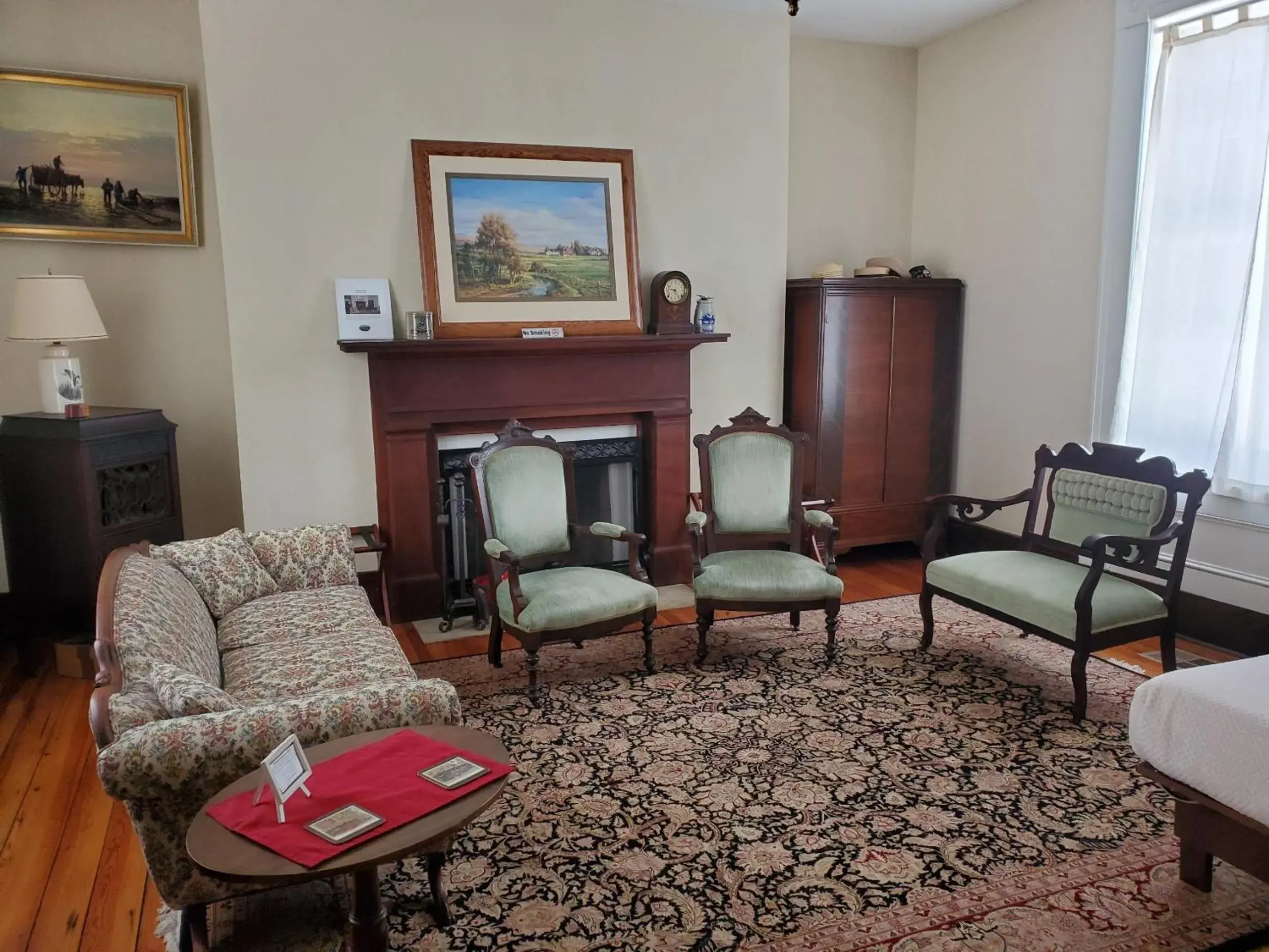 Queen Room - Disability Access in Mountain Home Bed & Breakfast Queen Room - Disability Access in Mountain Home Bed & Breakfast