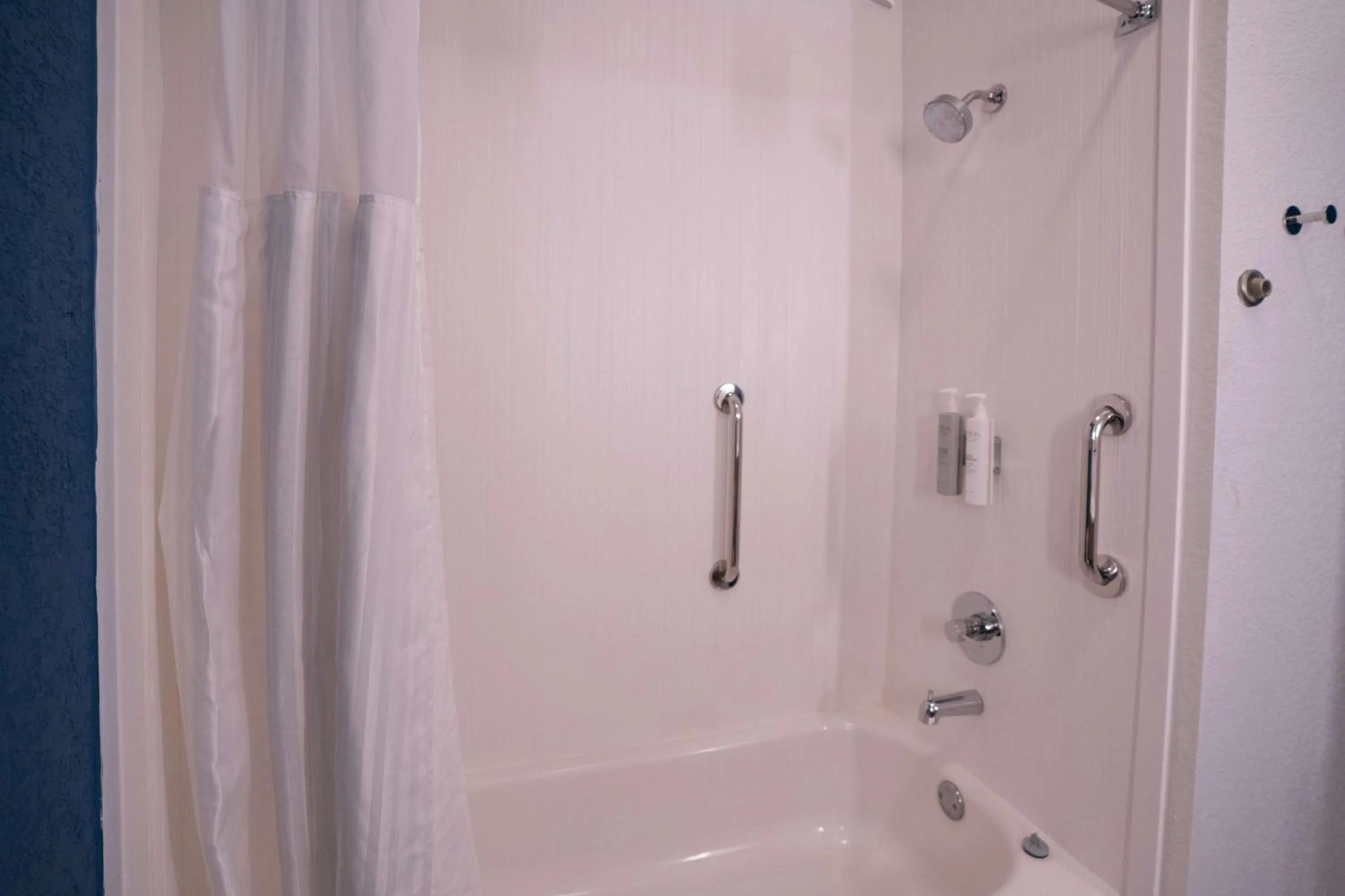 Bedroom in La Quinta by Wyndham Brandon Jackson Airport E