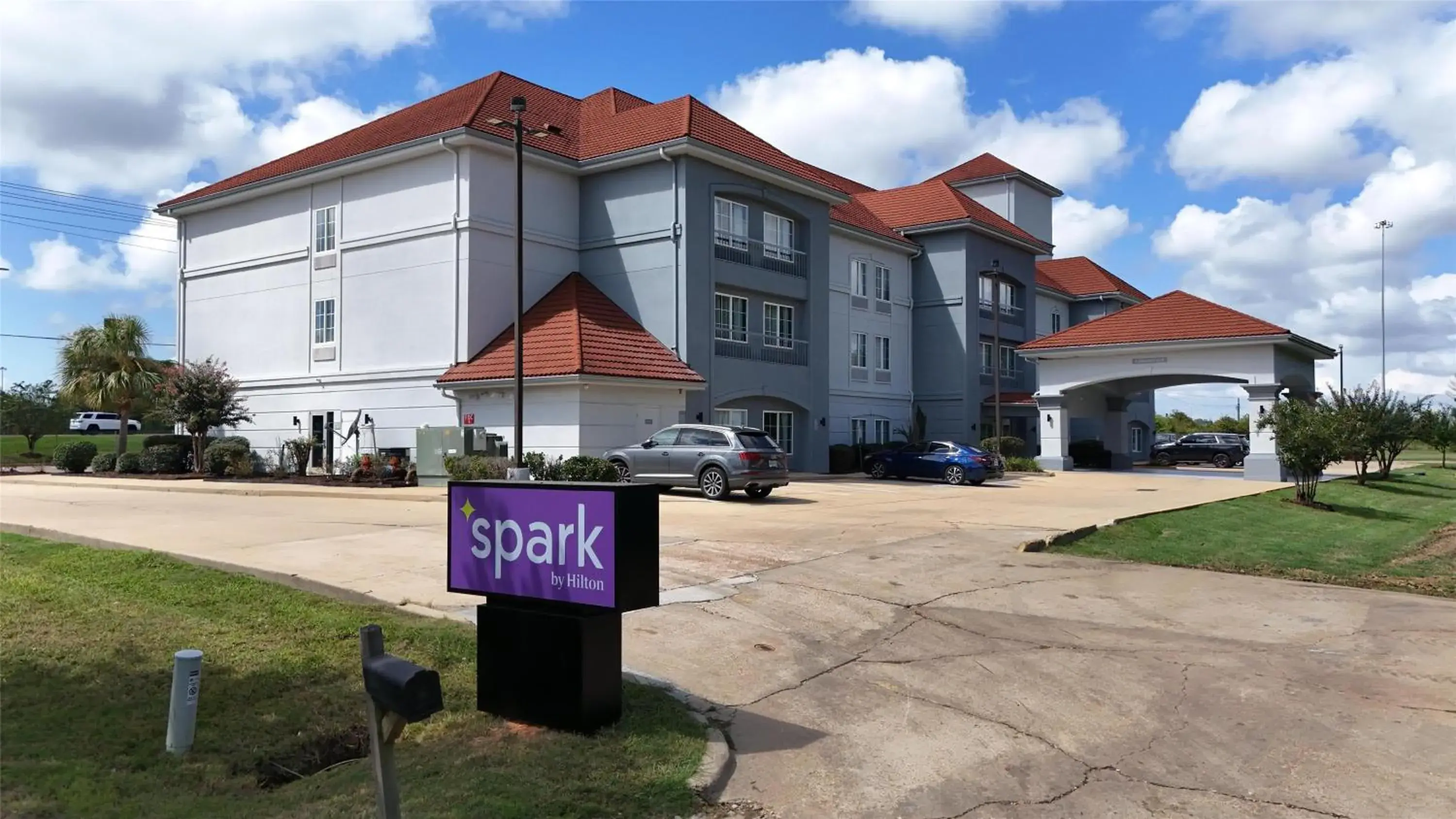 Property building in Spark by Hilton Brandon Property building in Spark by Hilton Brandon