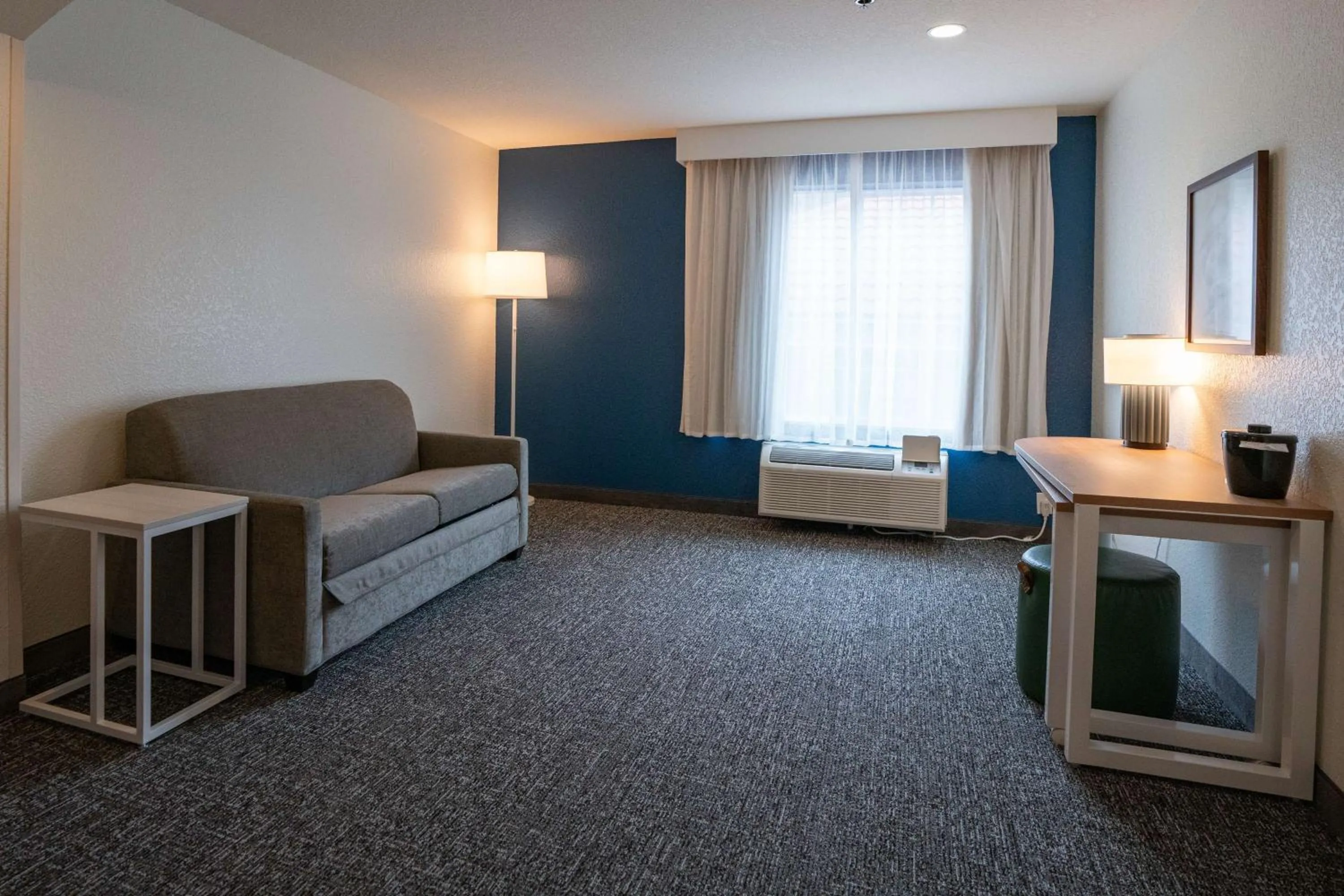 Living room in La Quinta by Wyndham Brandon Jackson Airport E