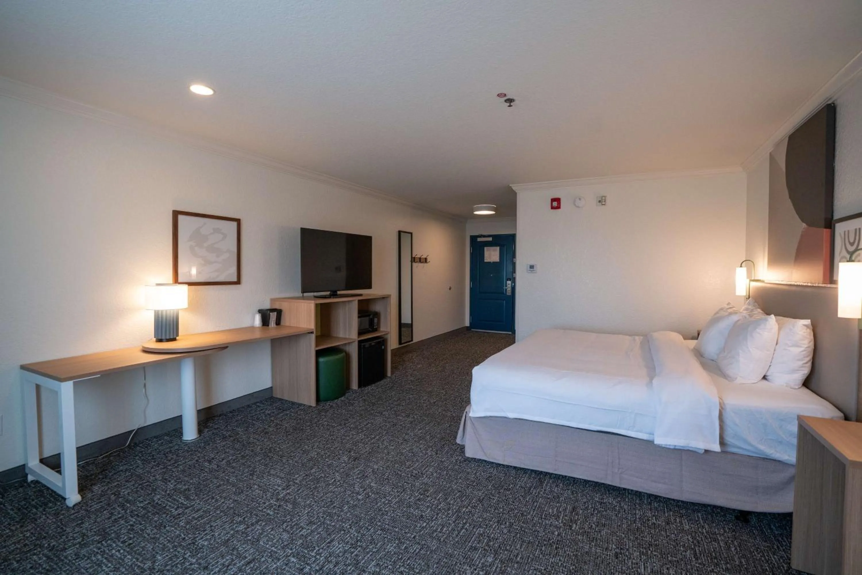 Bed in La Quinta by Wyndham Brandon Jackson Airport E