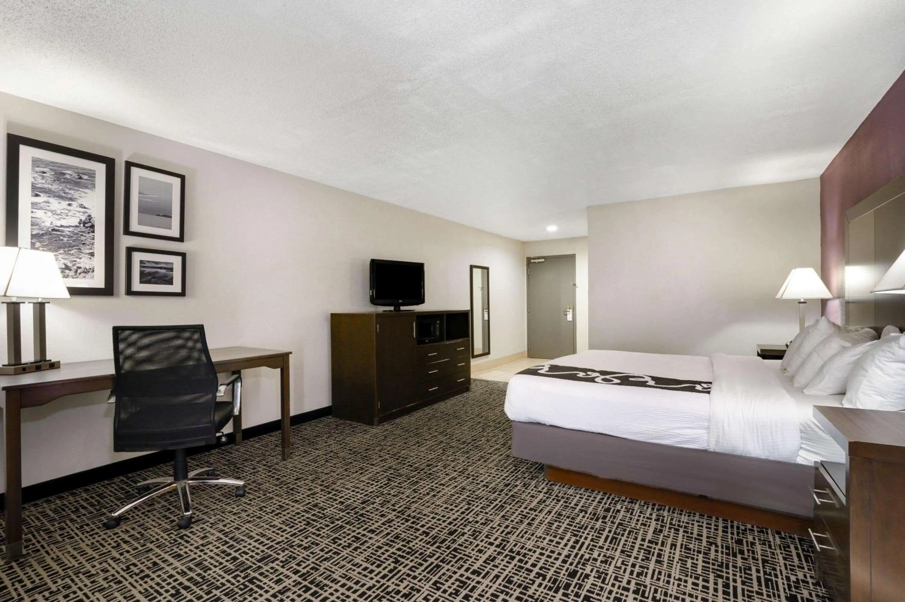 Photo of the whole room, Bed in La Quinta Inn by Wyndham North Myrtle Beach