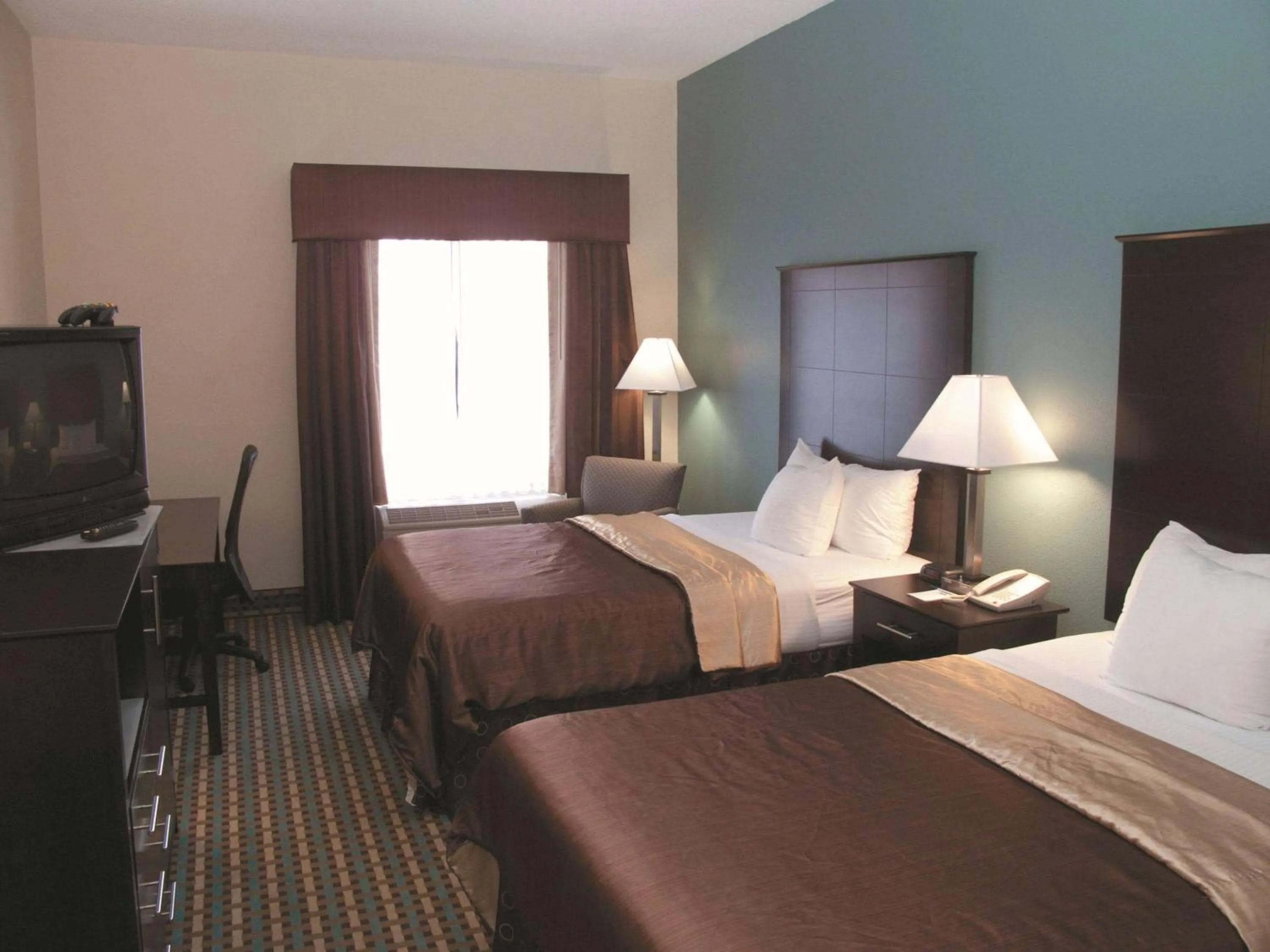 Photo of the whole room, Bed in La Quinta Inn by Wyndham Columbia SE Fort Jackson