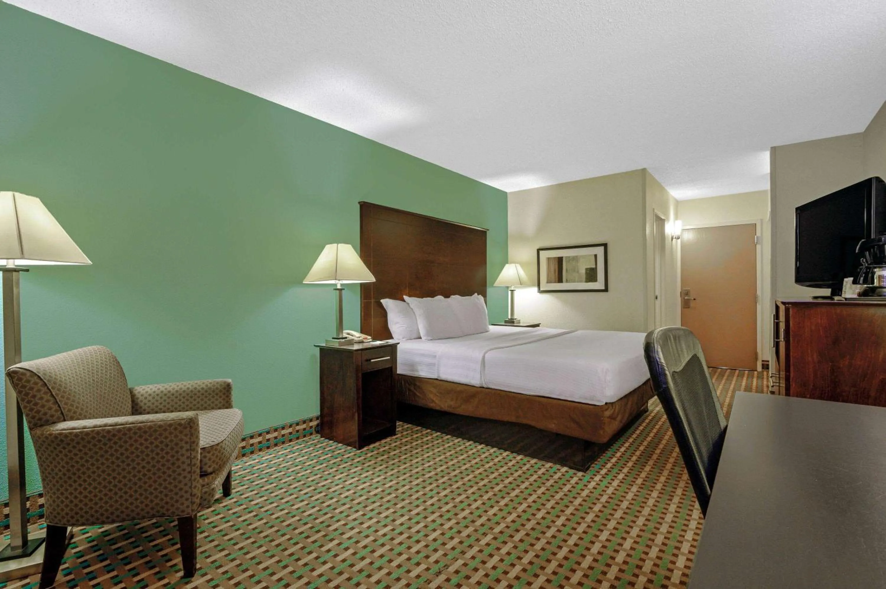 Photo of the whole room, Bed in La Quinta Inn by Wyndham Columbia SE Fort Jackson