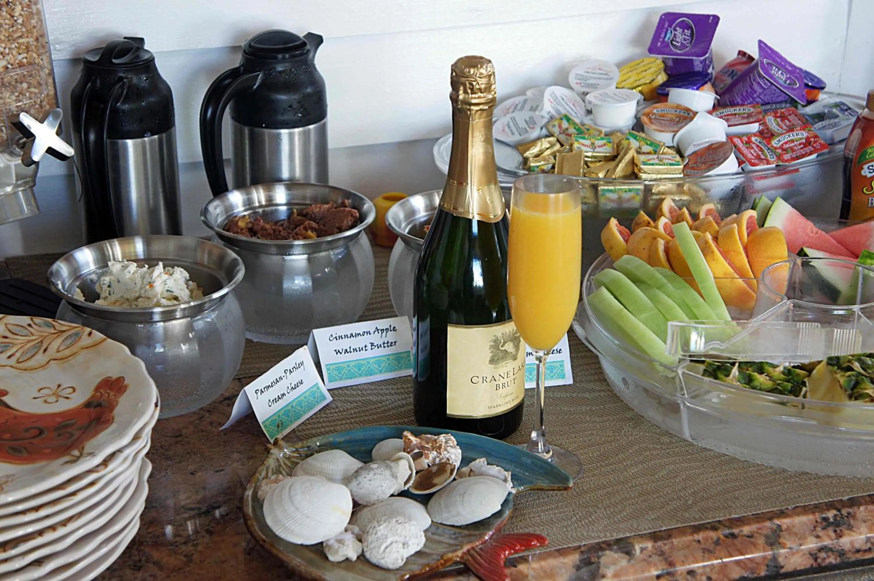 Restaurant/places to eat in Seascape Tropical Inn