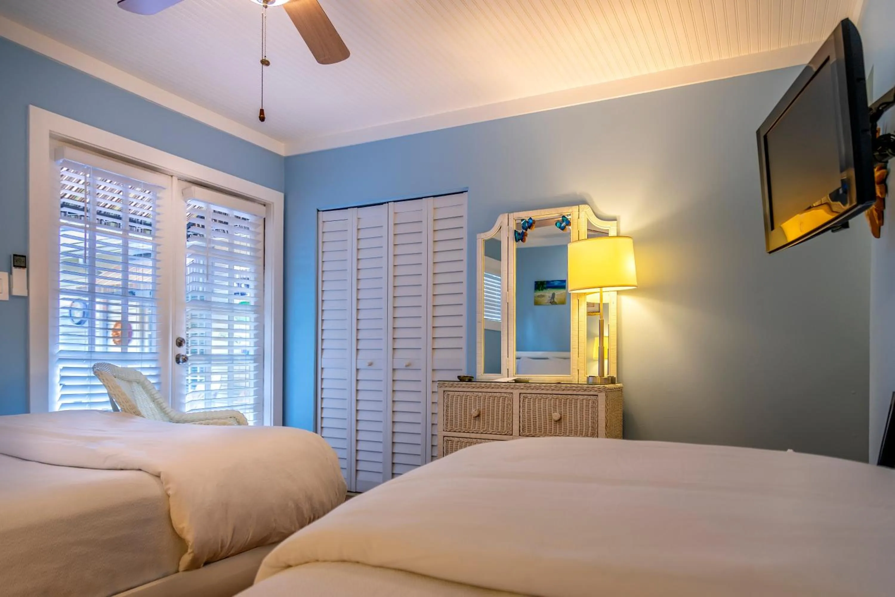 Bedroom, Bed in Seascape Tropical Inn