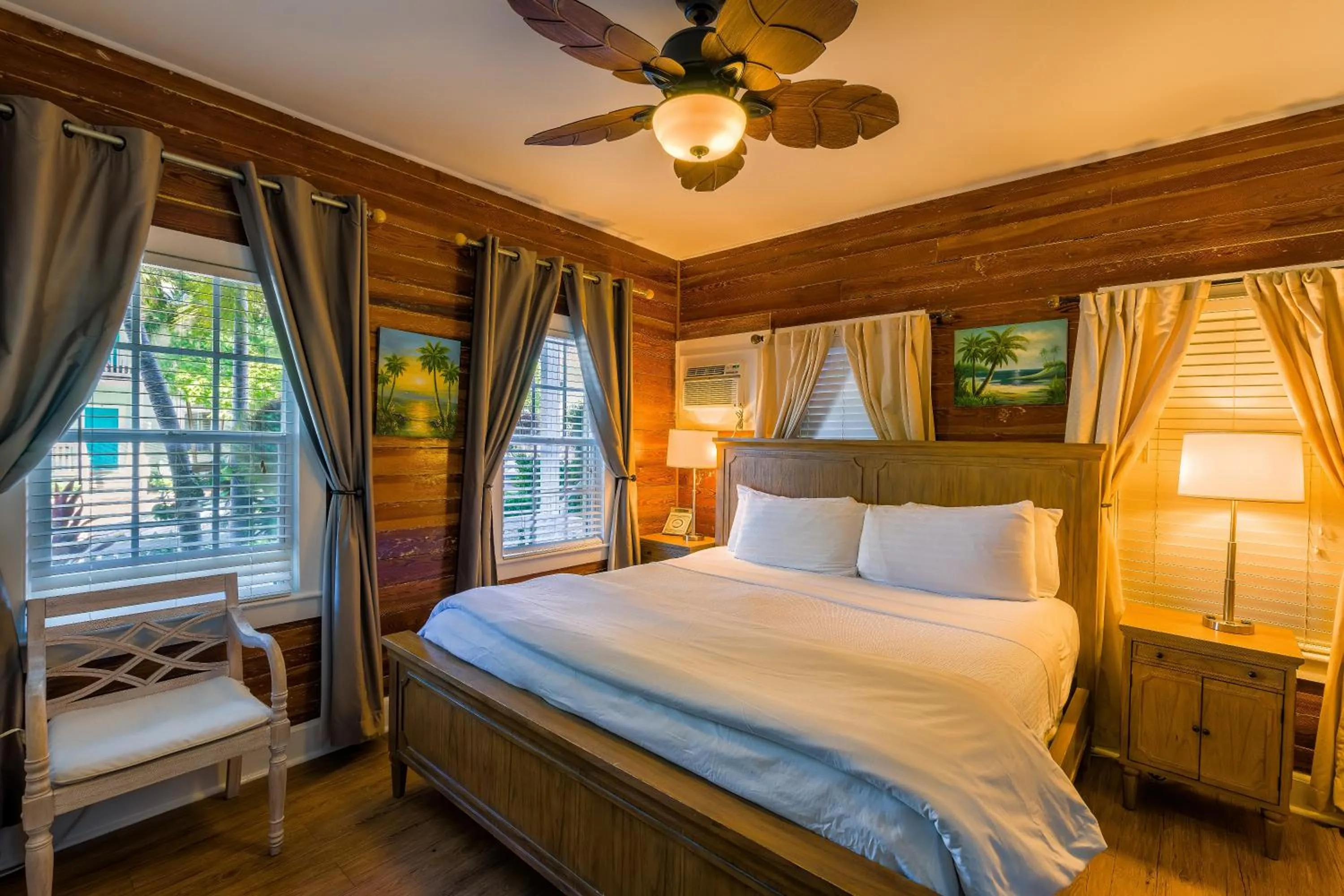 Photo of the whole room, Bed in Seascape Tropical Inn