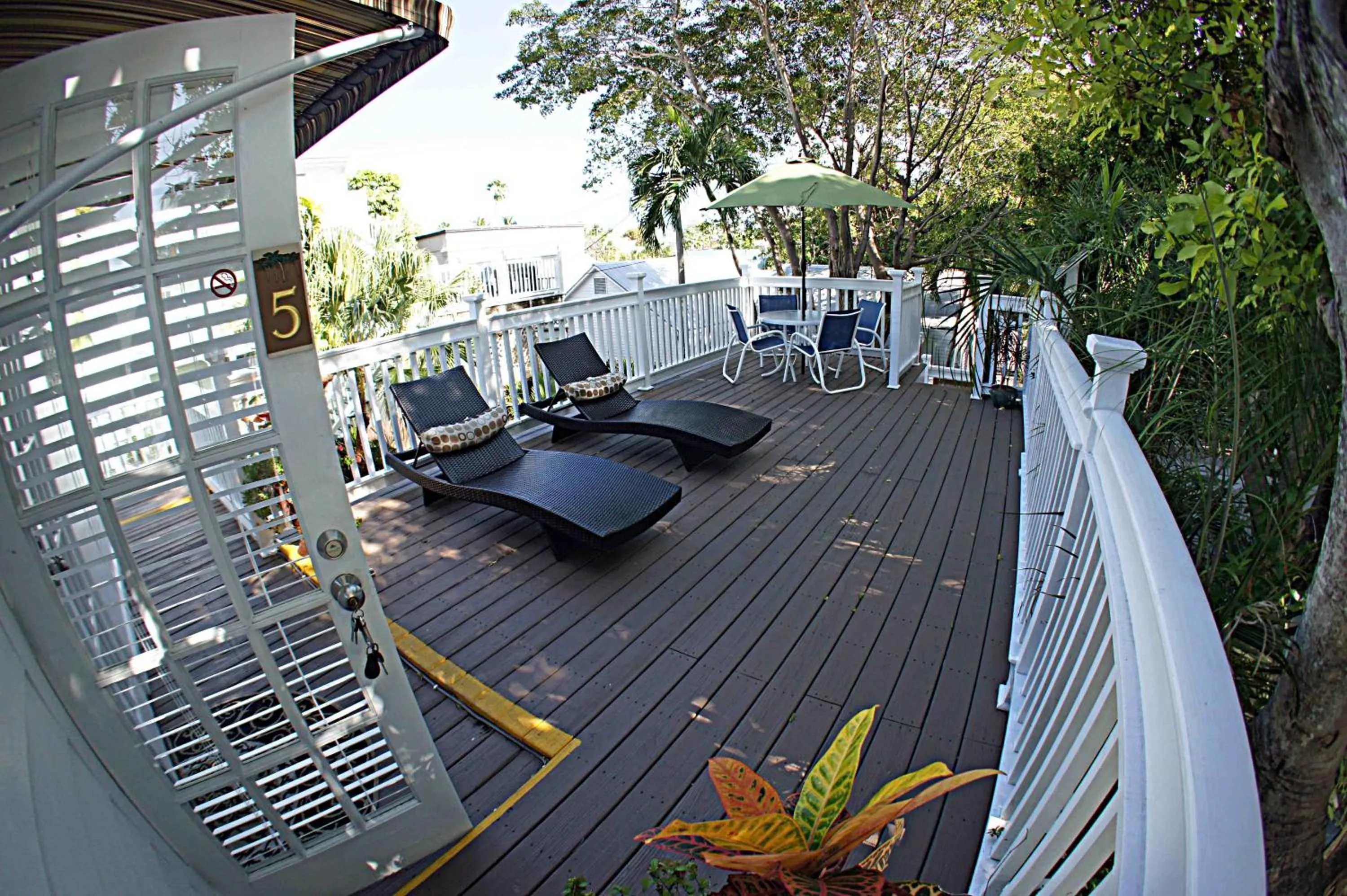Balcony/Terrace in Seascape Tropical Inn