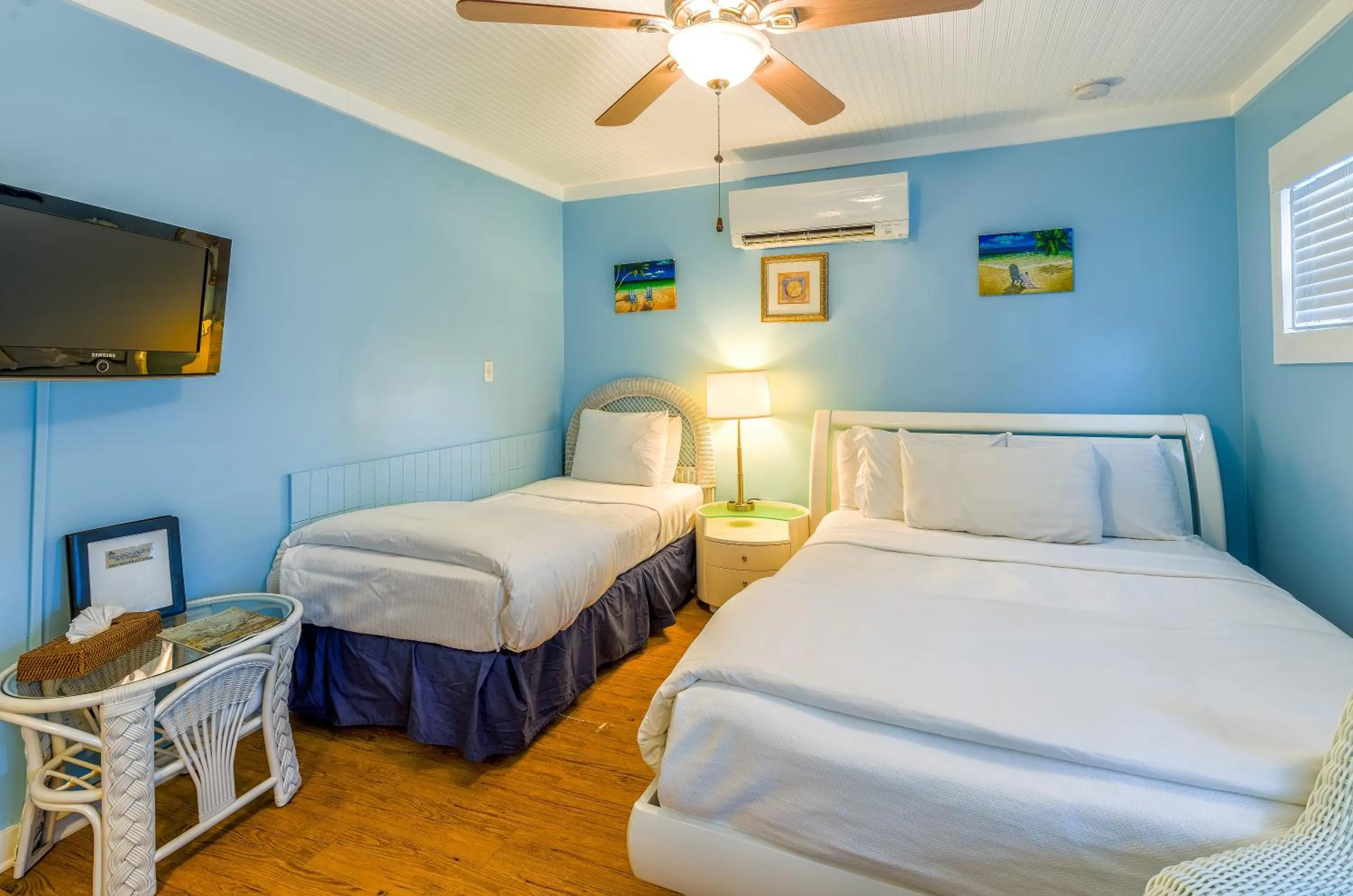 Photo of the whole room, Bed in Seascape Tropical Inn