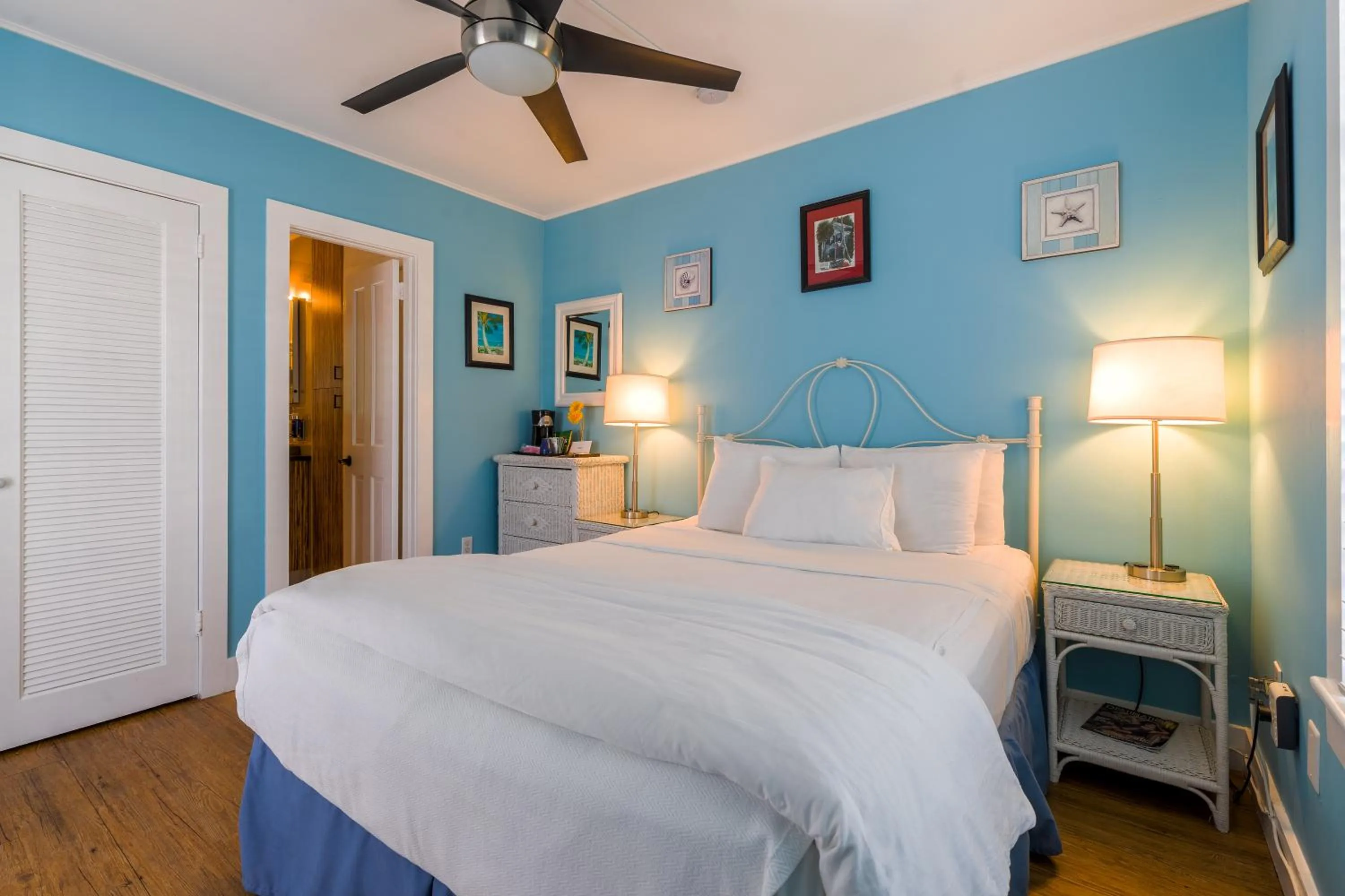 Photo of the whole room, Bed in Seascape Tropical Inn