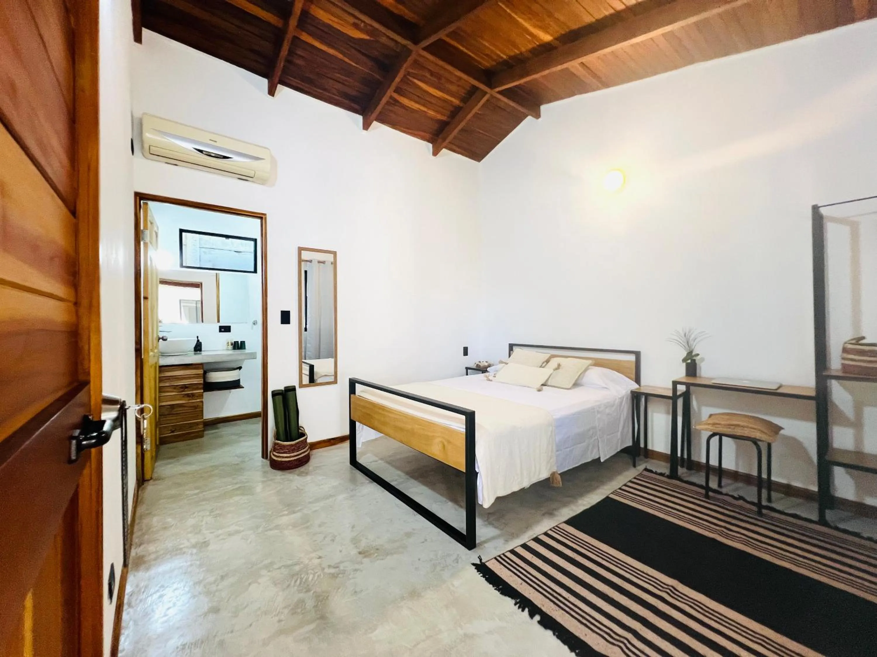 Calipso Ocean Lodge- Avellana Beach Hotel
