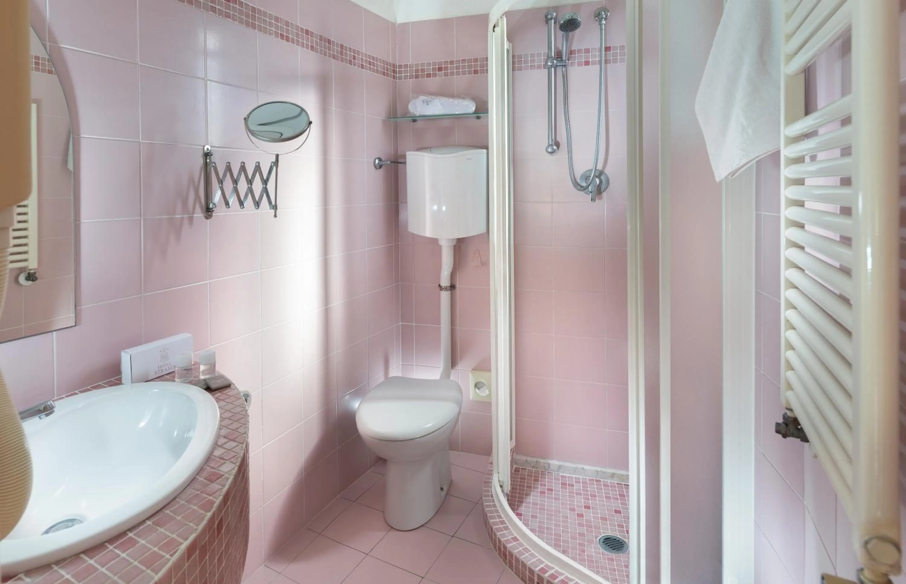 Shower in Hotel Strand