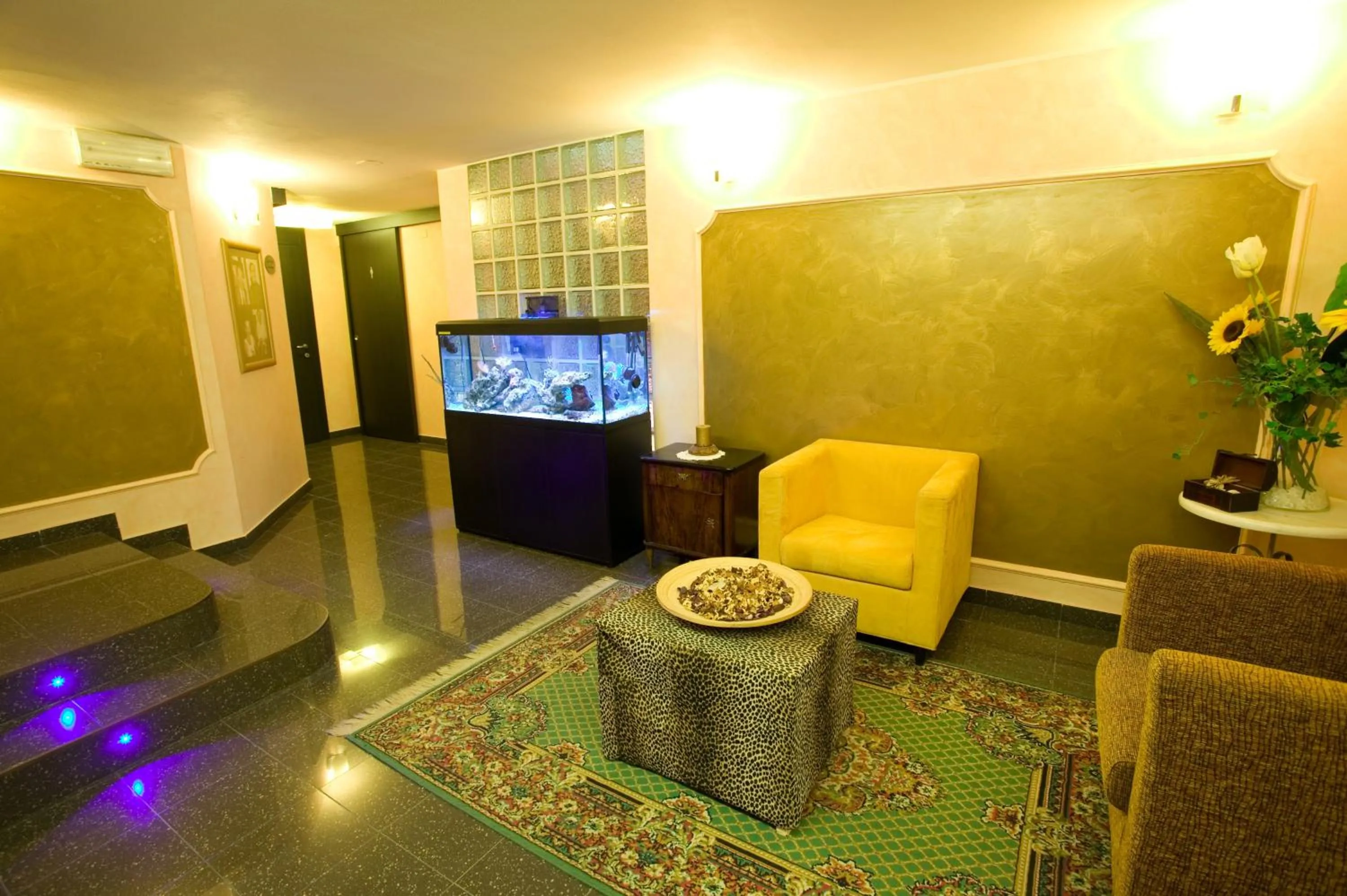 Communal lounge/ TV room in Hotel Strand