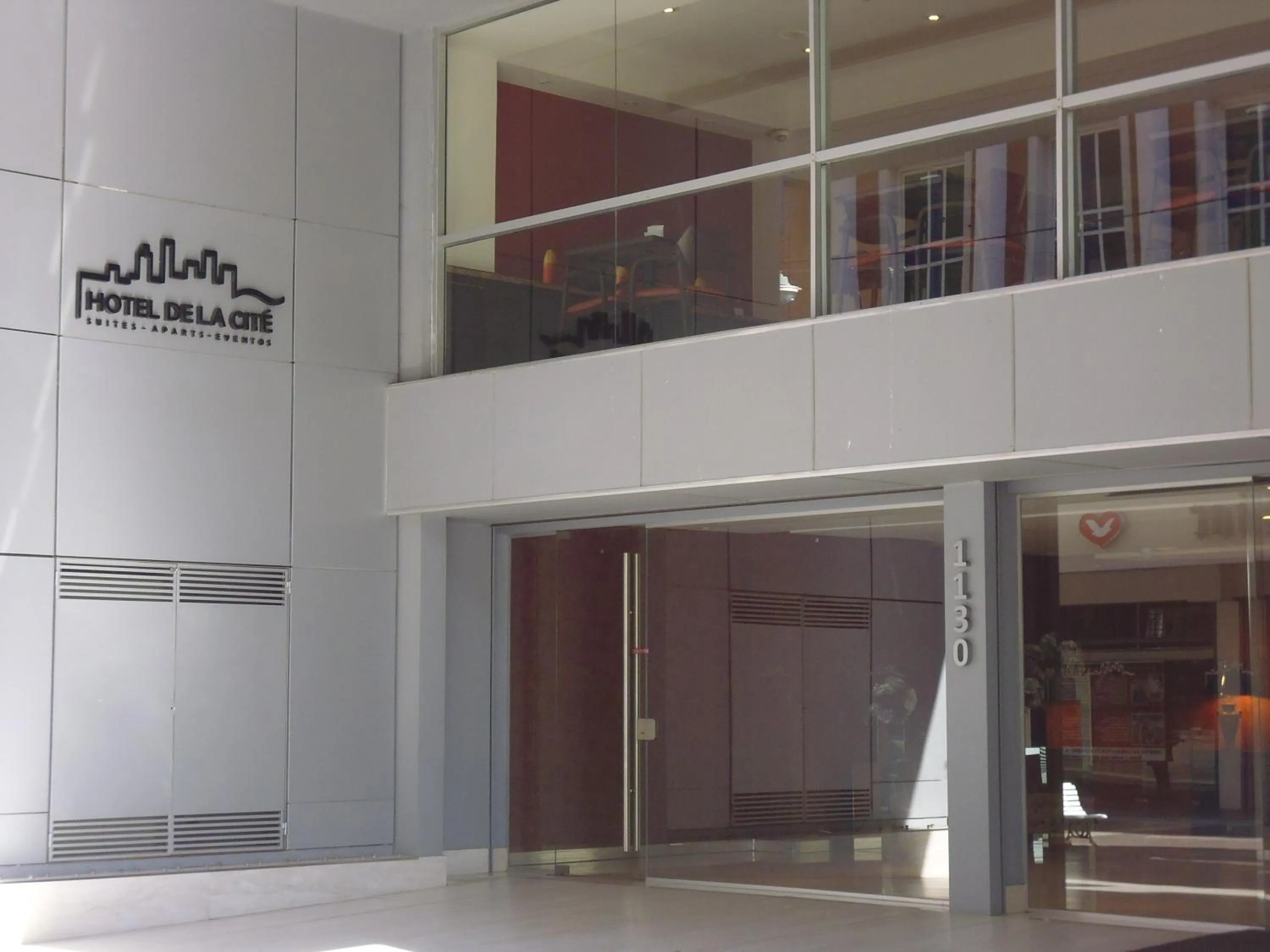 Facade/entrance in Hotel de la Cité