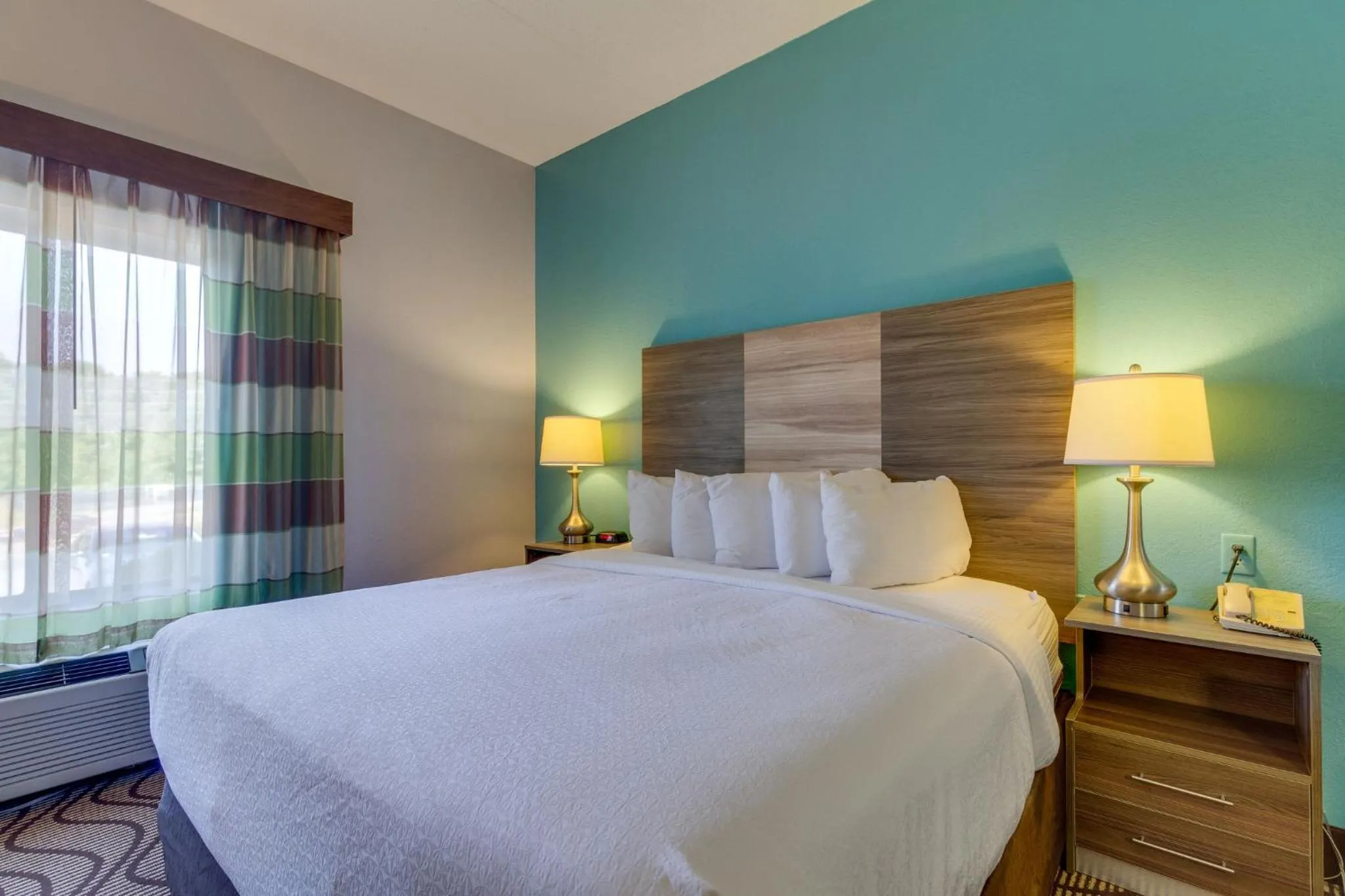 Photo of the whole room, Bed in La Quinta by Wyndham Sevierville / Kodak