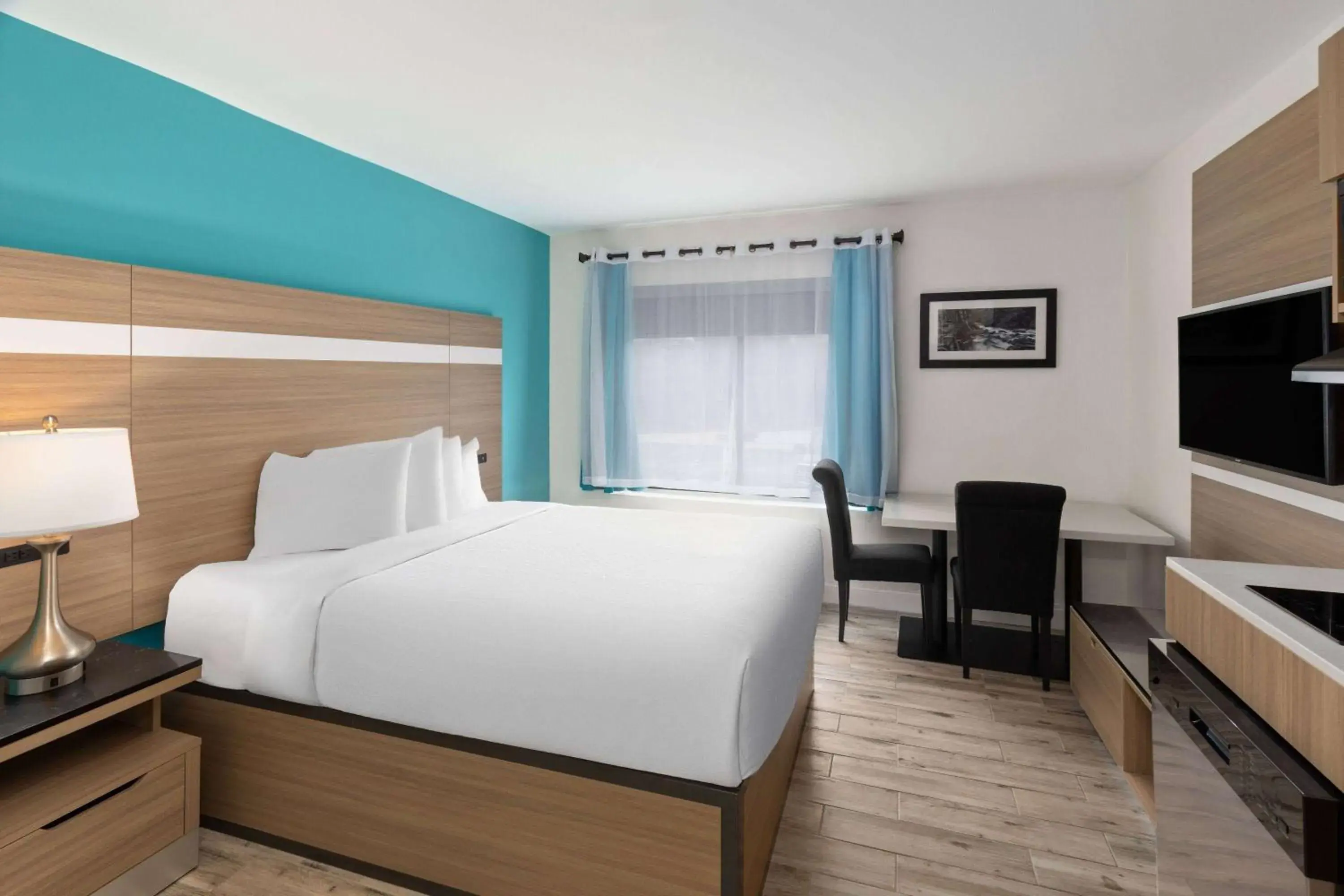 Photo of the whole room, Bed in La Quinta by Wyndham Sevierville / Kodak Photo of the whole room, Bed in La Quinta by Wyndham Sevierville / Kodak