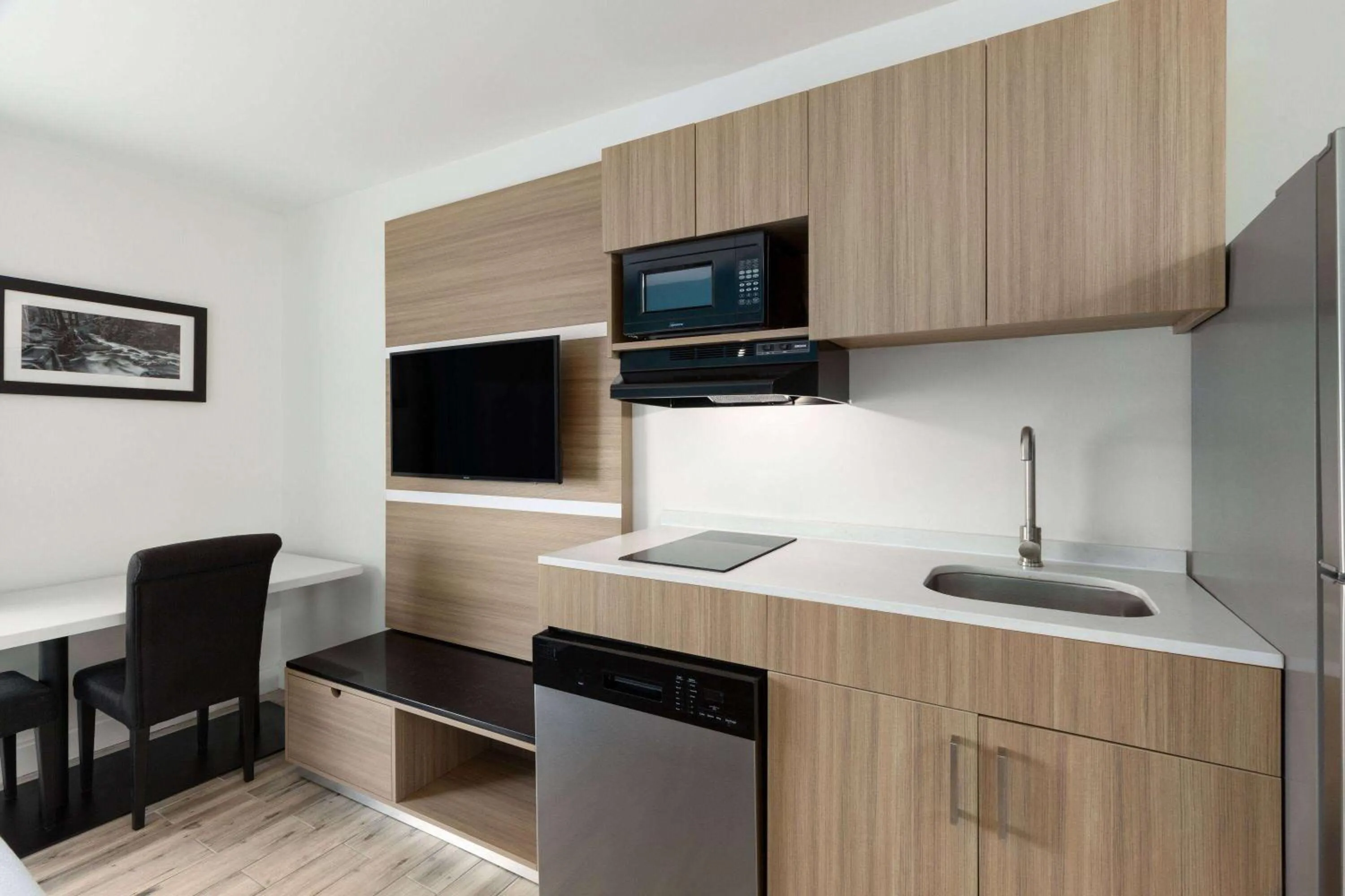 Photo of the whole room in La Quinta by Wyndham Sevierville / Kodak