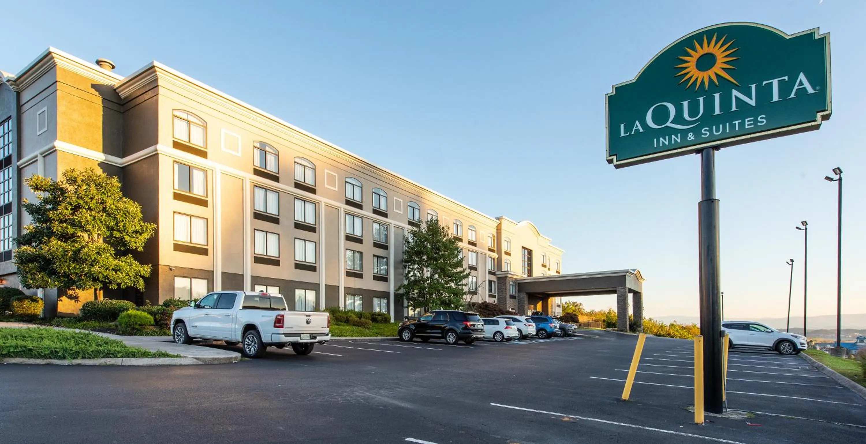 Property building in La Quinta by Wyndham Sevierville / Kodak