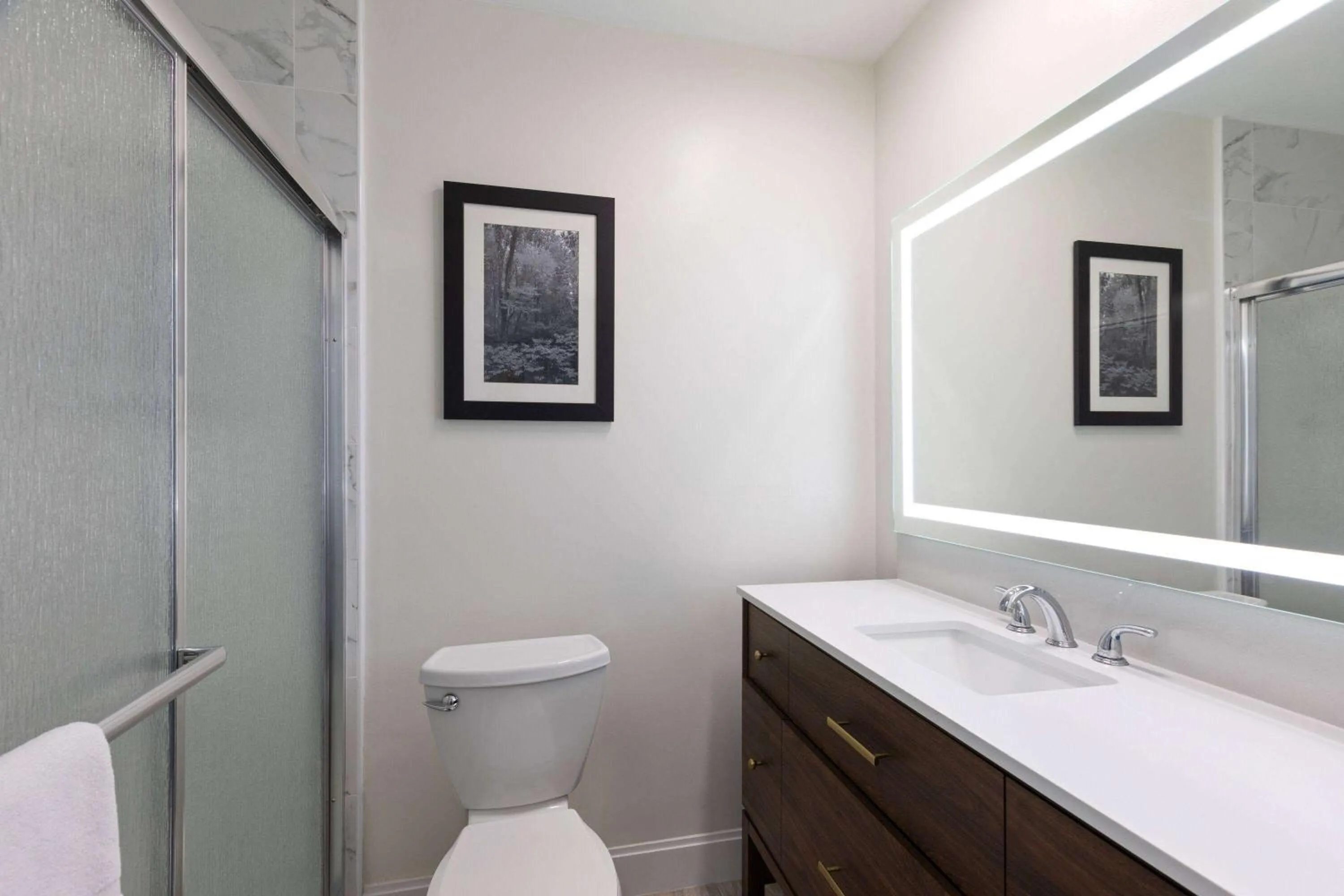 Bathroom in La Quinta by Wyndham Sevierville / Kodak