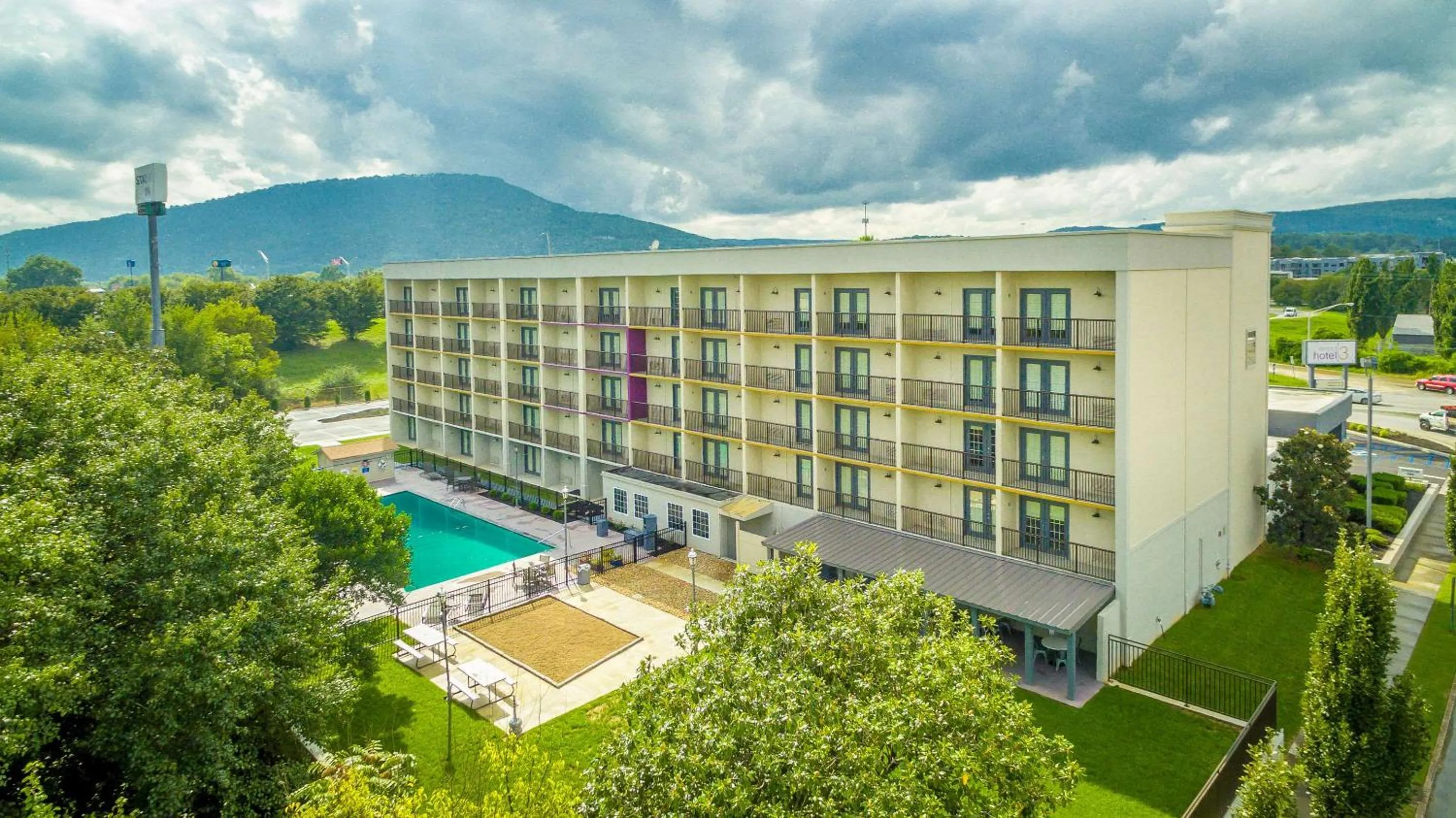 Property building in District 3 Hotel, Ascend Hotel Collection