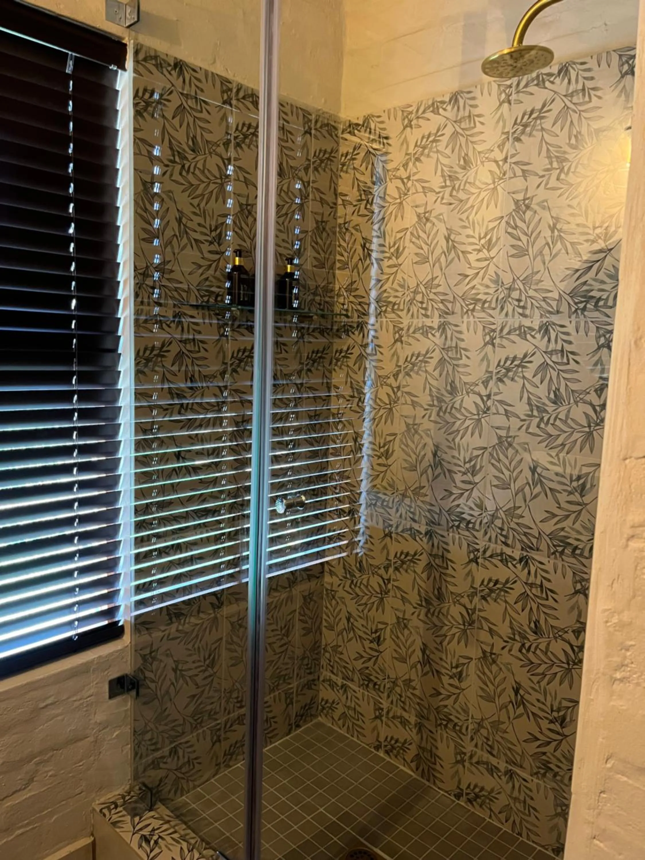 Shower in Mosaic Lagoon Lodge