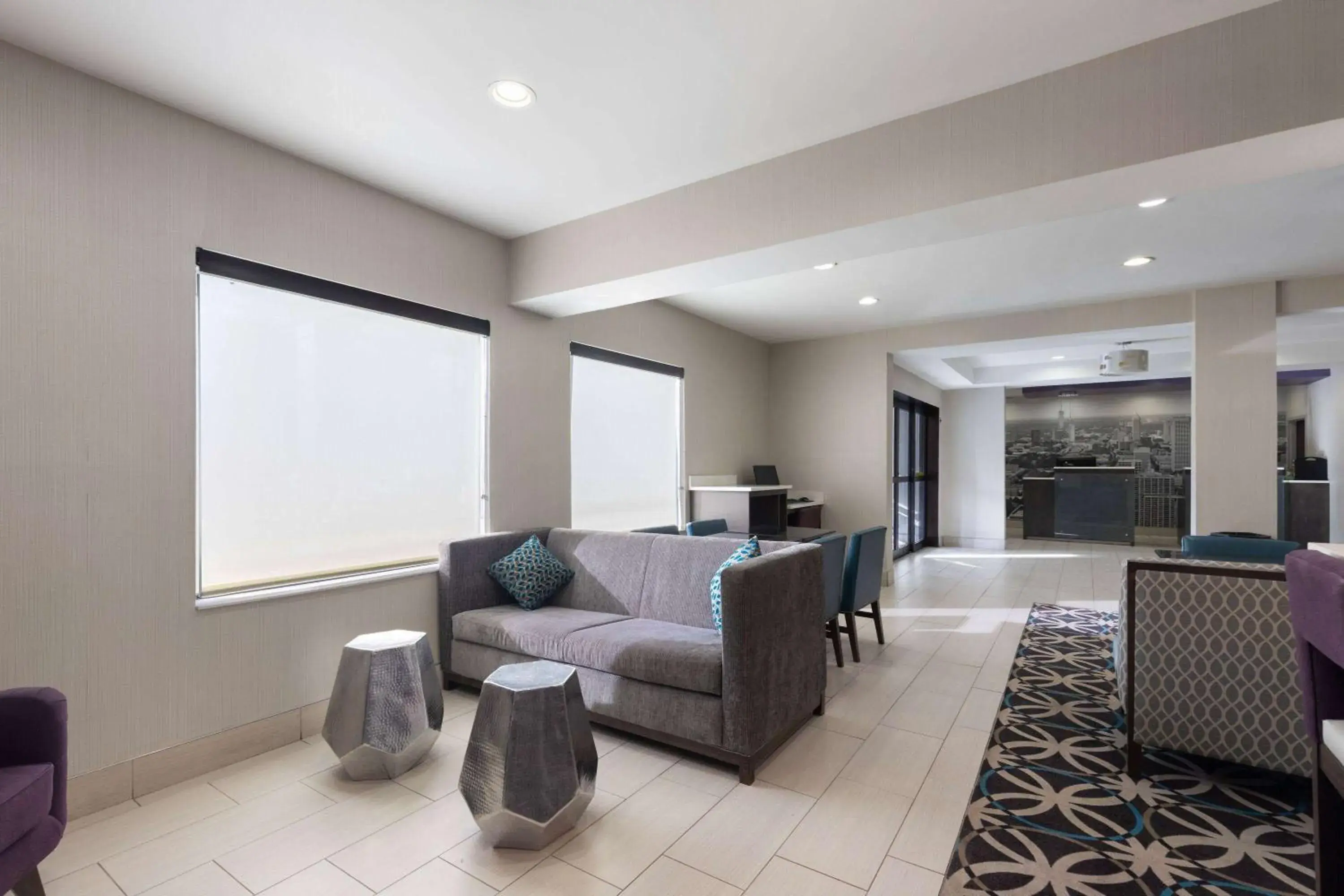 Lobby or reception in La Quinta by Wyndham Snellville - Stone Mountain Lobby or reception in La Quinta by Wyndham Snellville - Stone Mountain