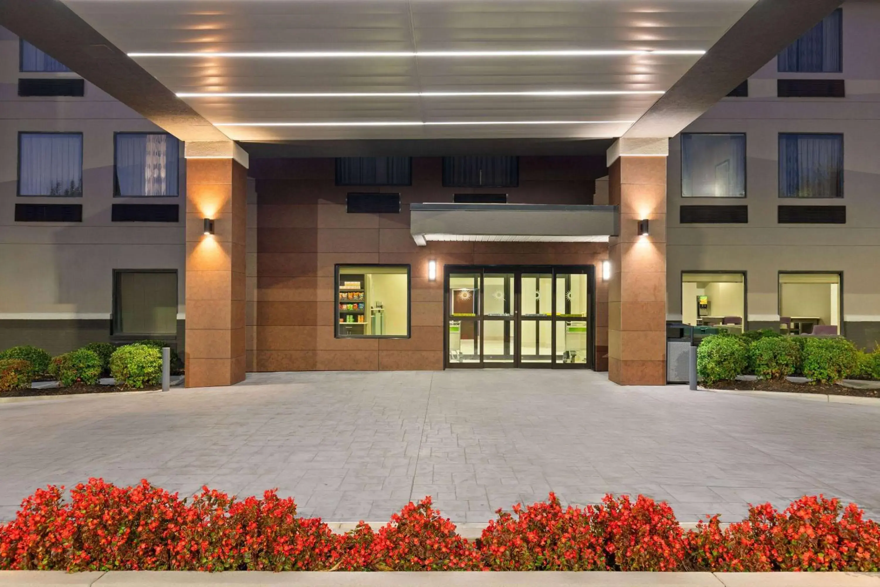 Property building in La Quinta by Wyndham Snellville - Stone Mountain Property building in La Quinta by Wyndham Snellville - Stone Mountain