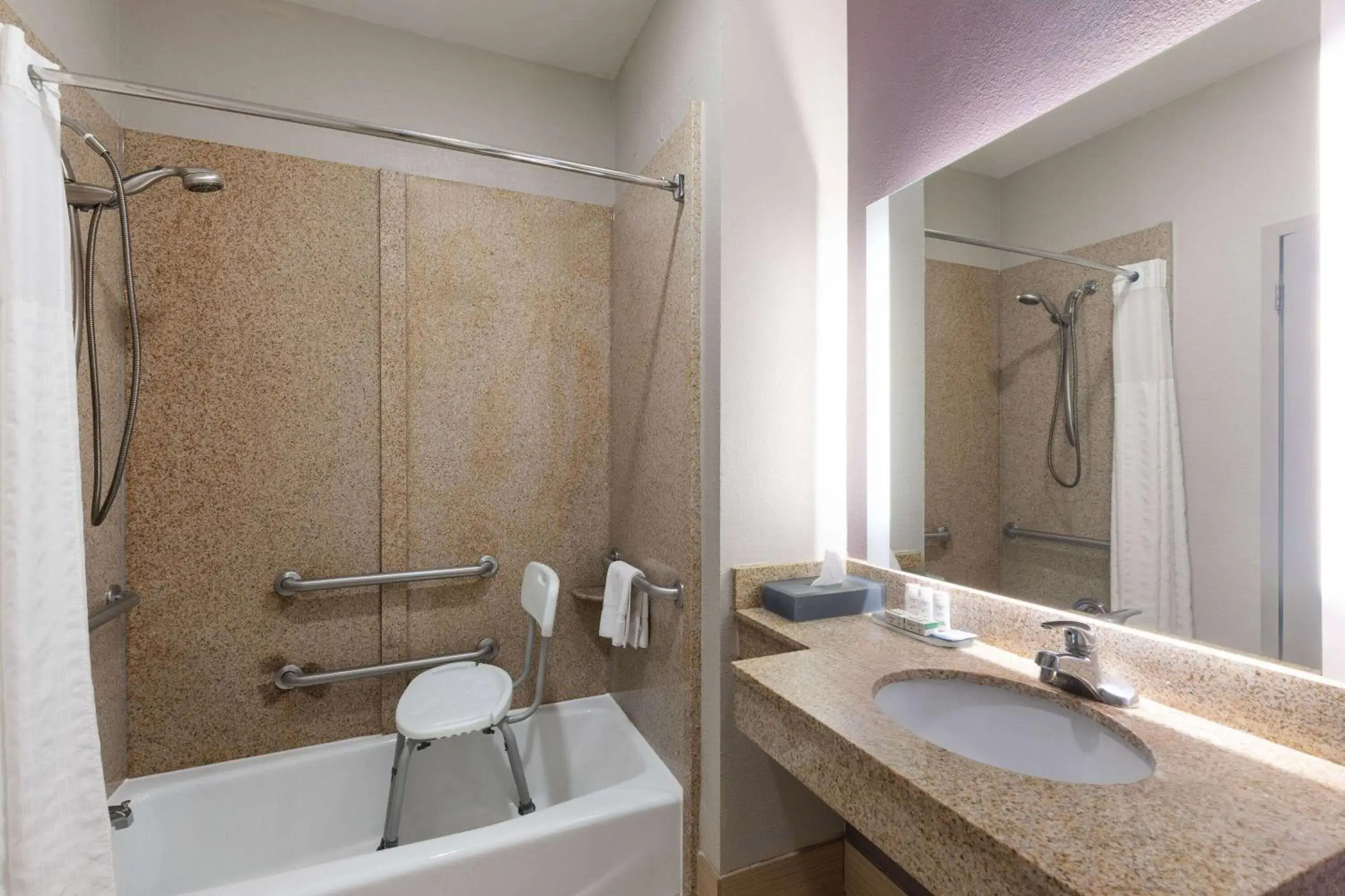 Bathroom in La Quinta by Wyndham Snellville - Stone Mountain Bathroom in La Quinta by Wyndham Snellville - Stone Mountain