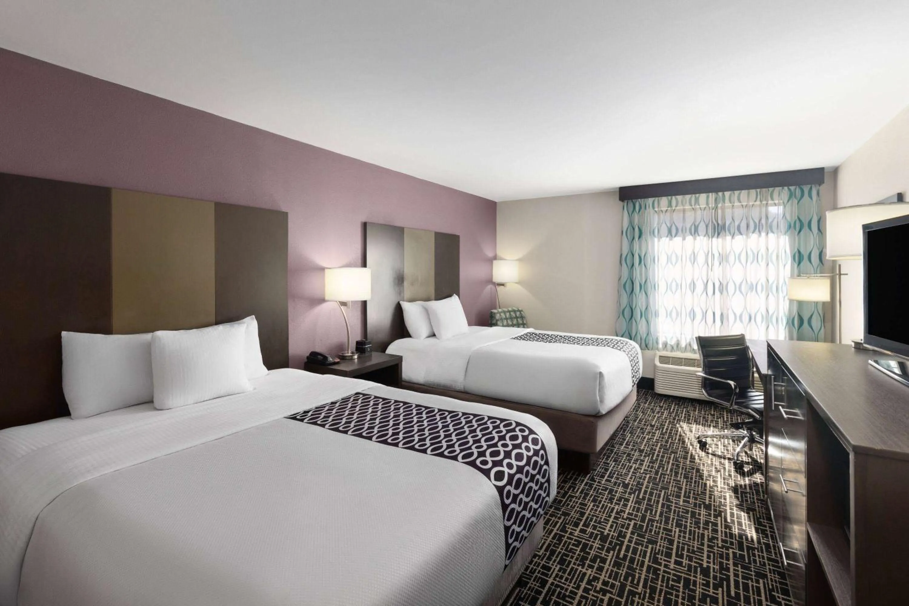 Photo of the whole room, Bed in La Quinta by Wyndham Snellville - Stone Mountain