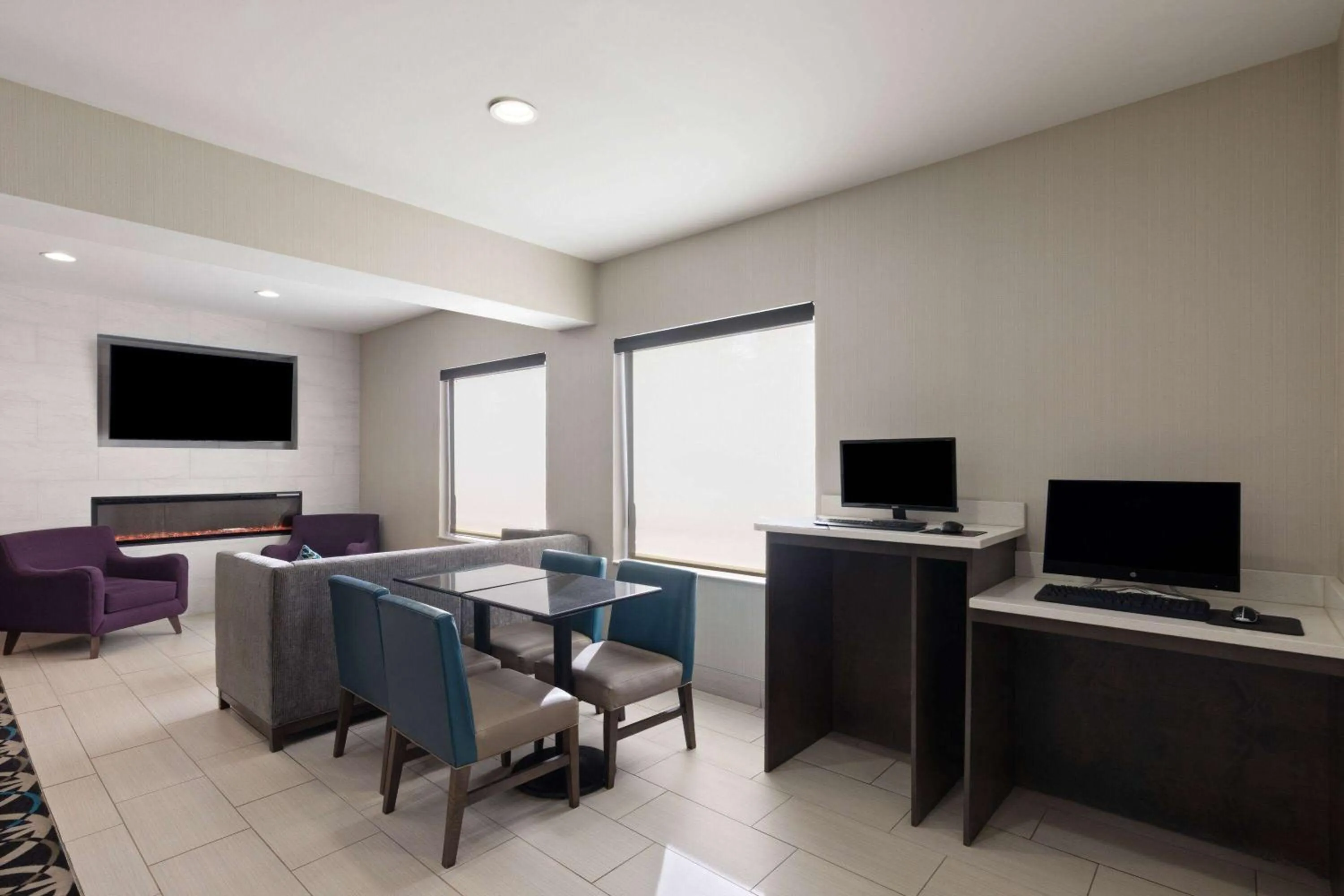 Business facilities in La Quinta by Wyndham Snellville - Stone Mountain