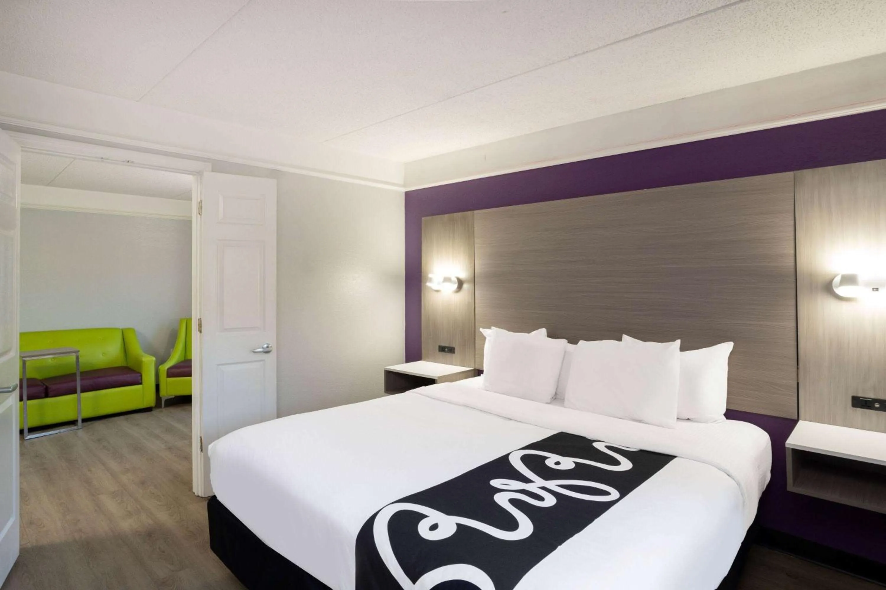 Photo of the whole room, Bed in La Quinta by Wyndham Birmingham Hoover