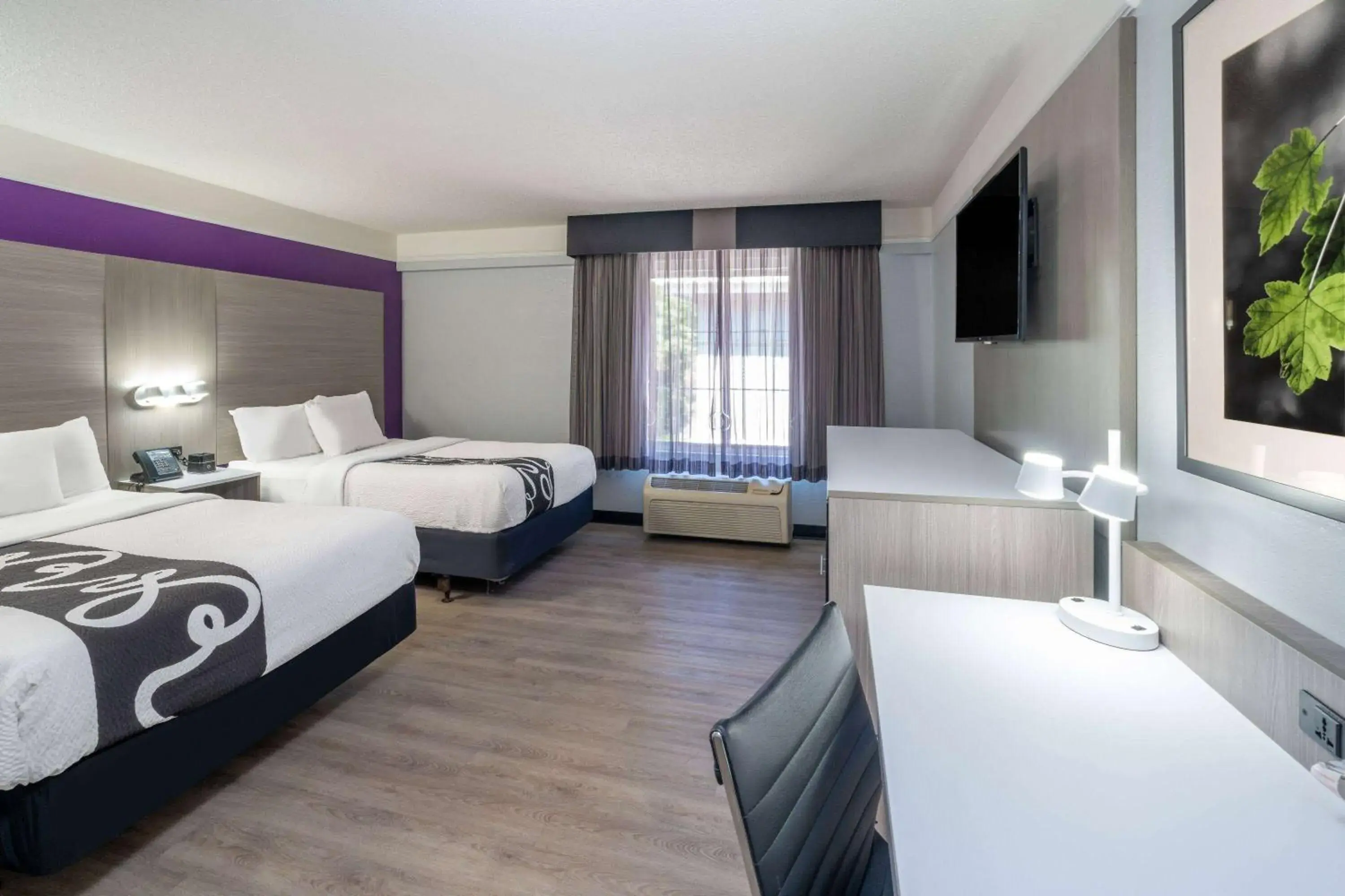 Photo of the whole room, Bed in La Quinta by Wyndham Birmingham Hoover Photo of the whole room, Bed in La Quinta by Wyndham Birmingham Hoover