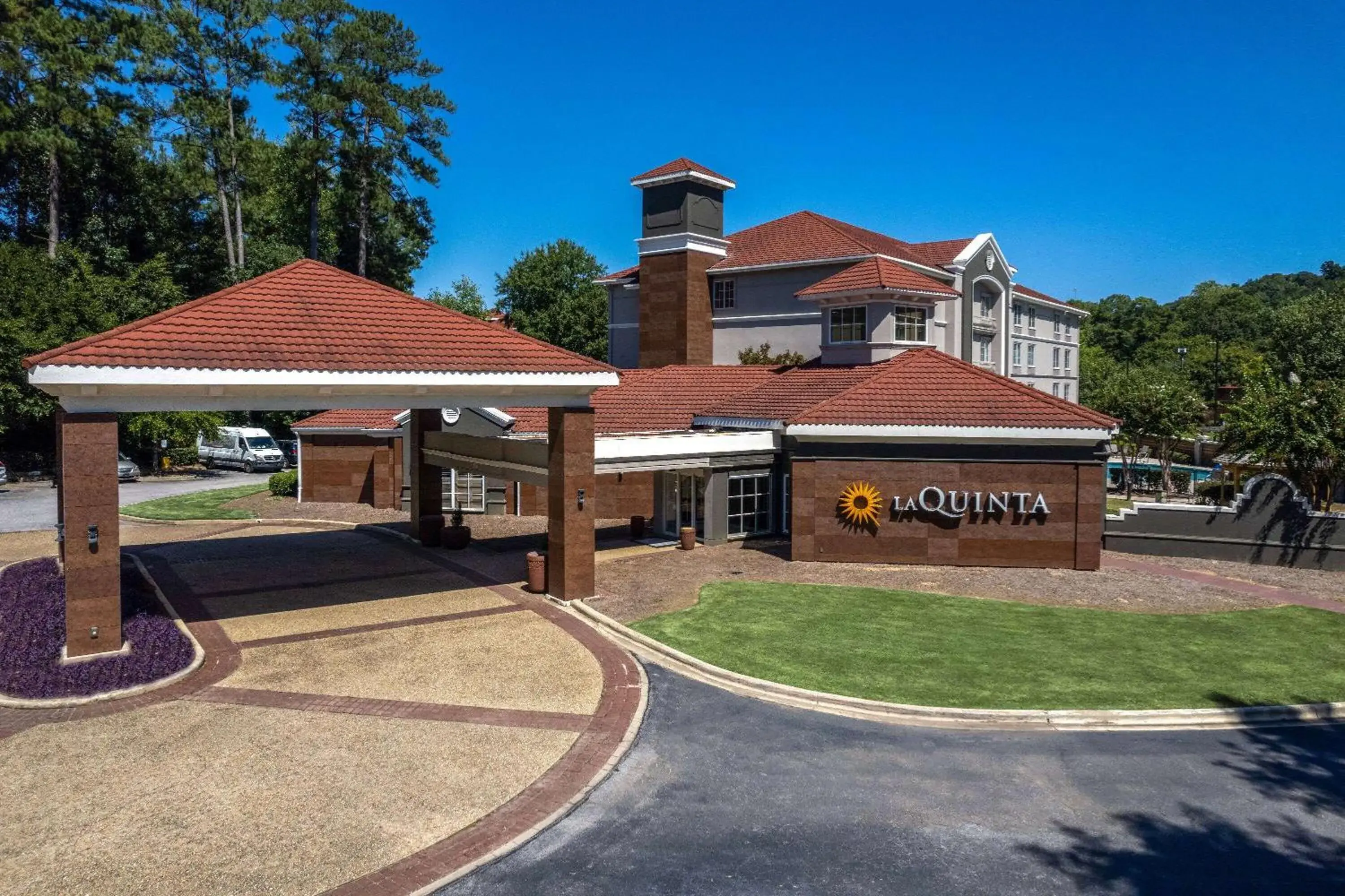 Property building in La Quinta by Wyndham Birmingham Hoover Property building in La Quinta by Wyndham Birmingham Hoover