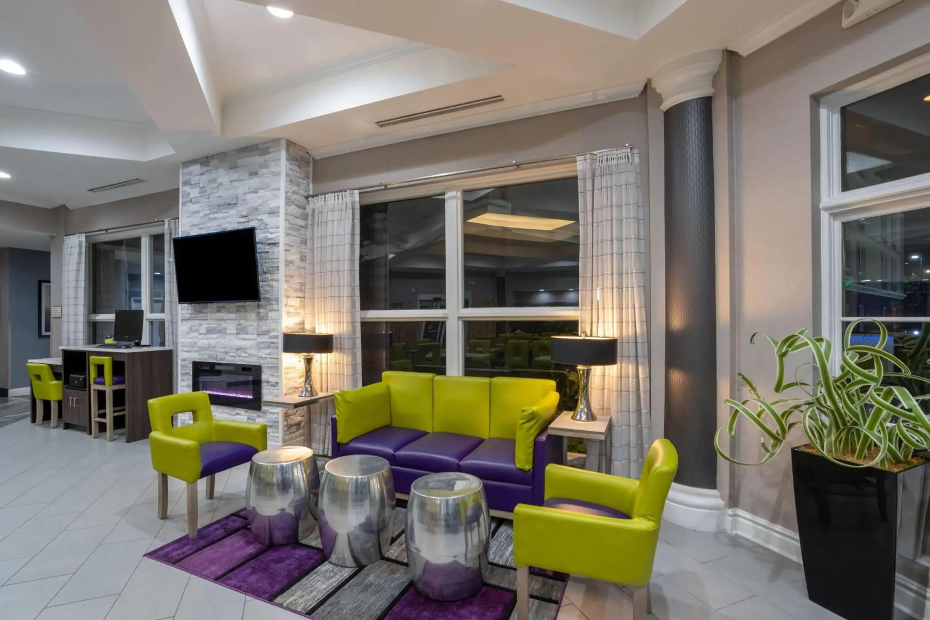 Lobby or reception in La Quinta by Wyndham Birmingham Hoover Lobby or reception in La Quinta by Wyndham Birmingham Hoover