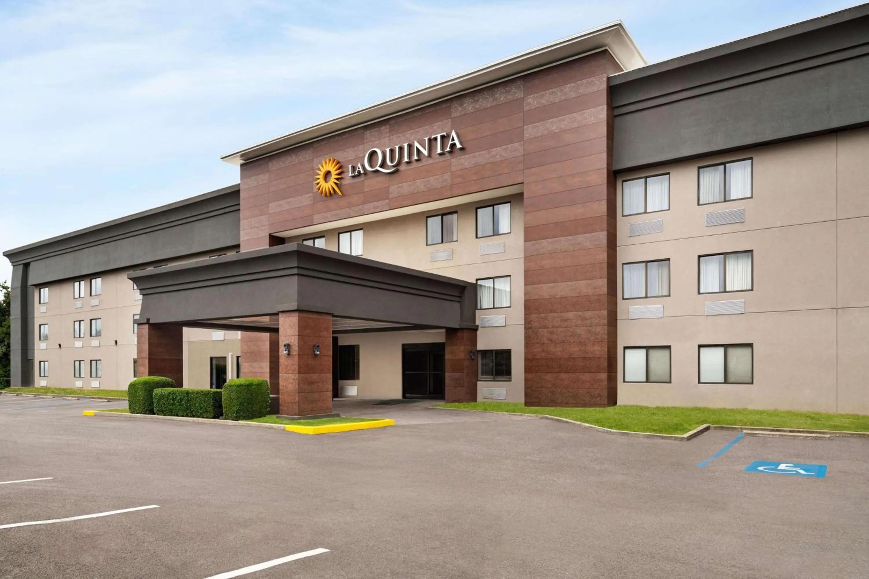 Property building in La Quinta Inn Birmingham - Inverness