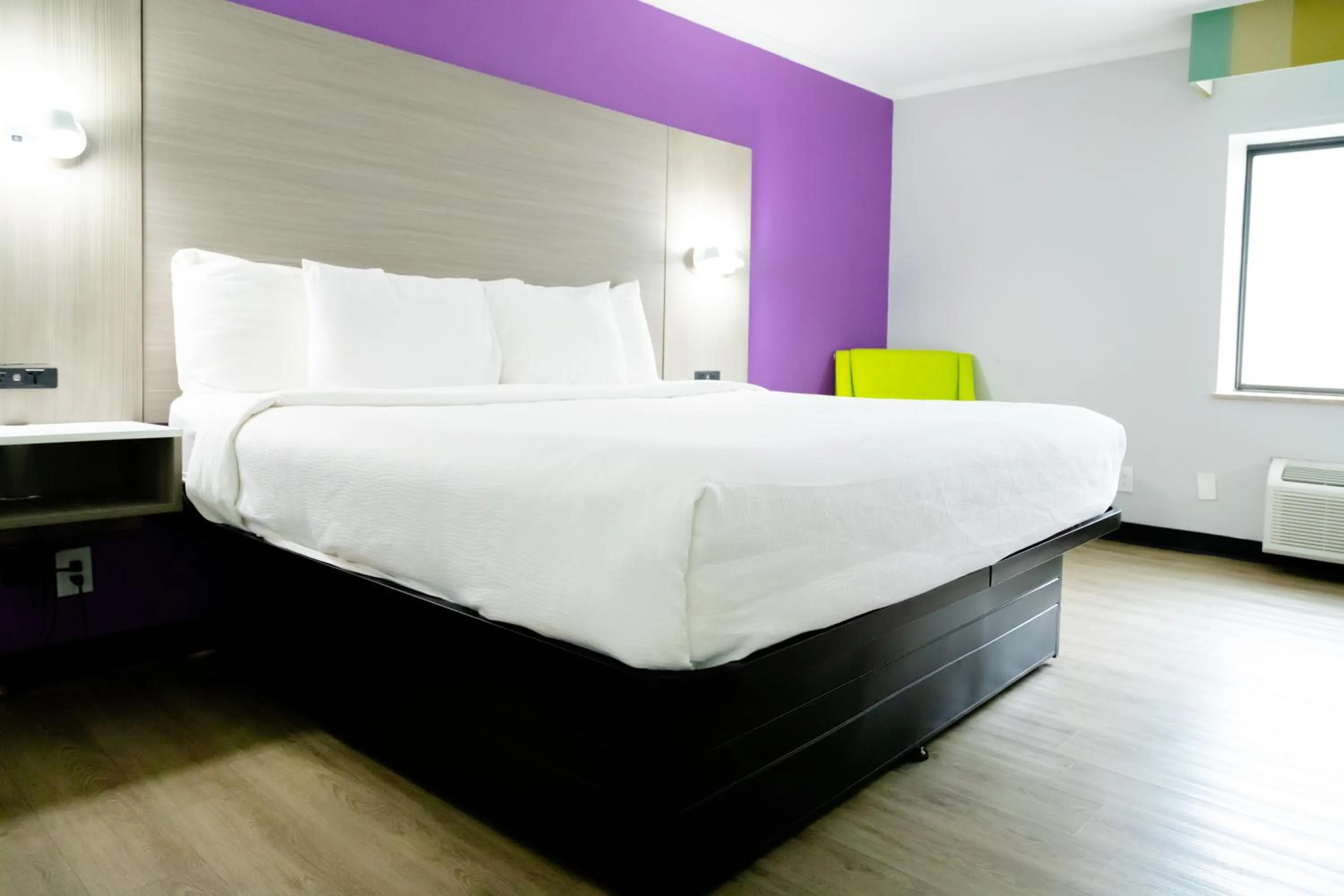 Bedroom, Bed in La Quinta Inn Birmingham - Inverness