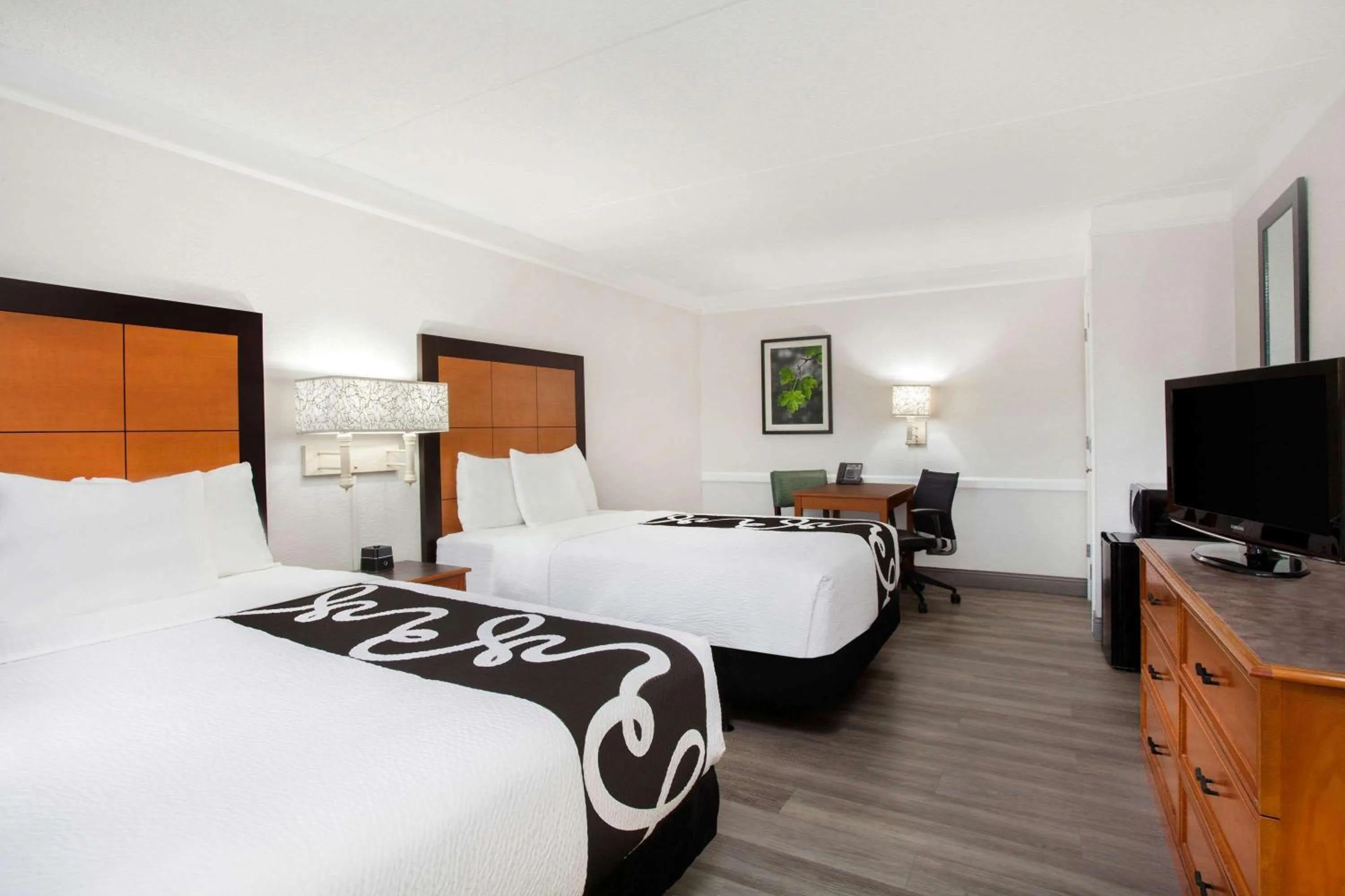 Photo of the whole room, Bed in Baymont by Wyndham Fort Myers Central