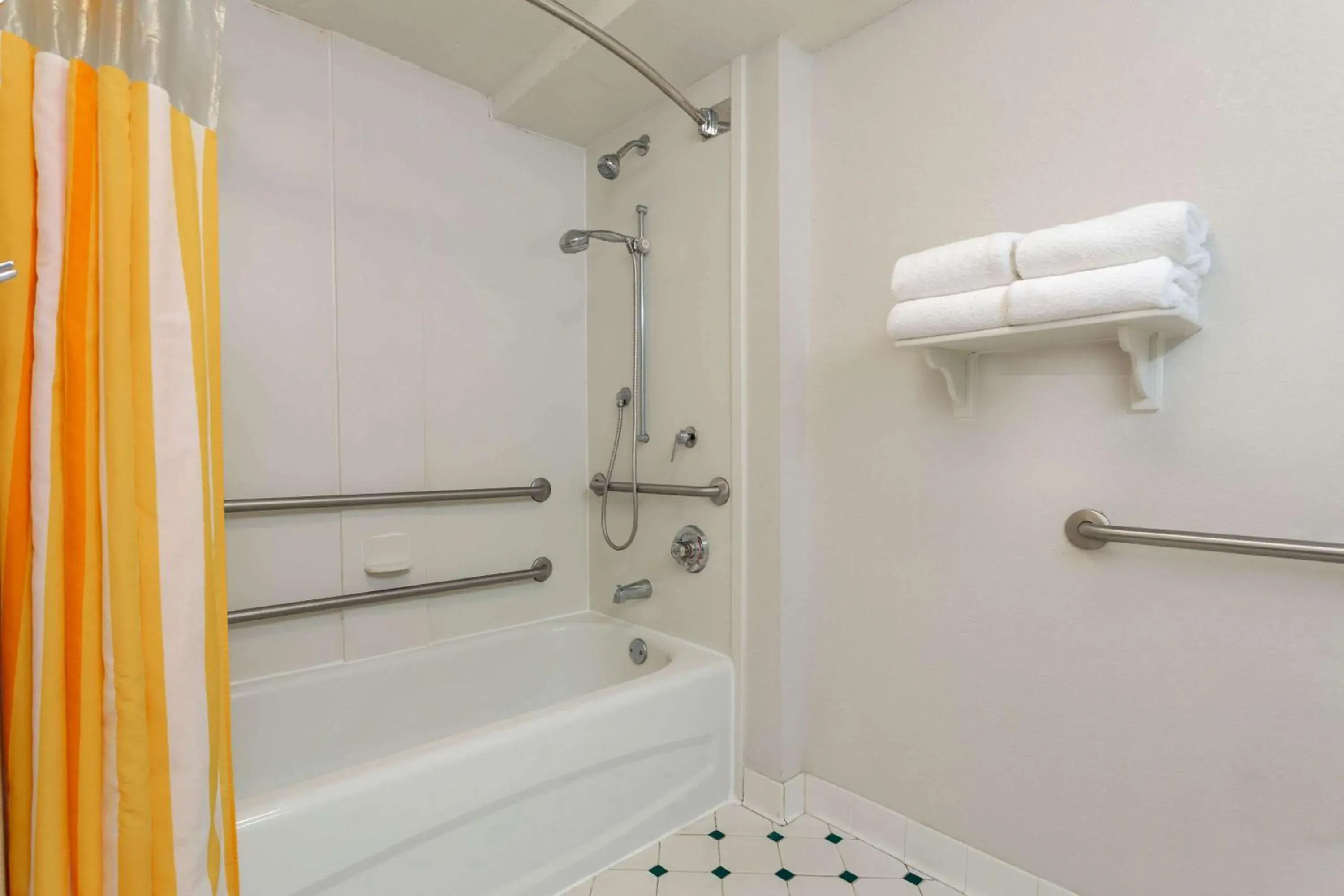 Photo of the whole room in La Quinta by Wyndham Lakeland West Photo of the whole room in La Quinta by Wyndham Lakeland West