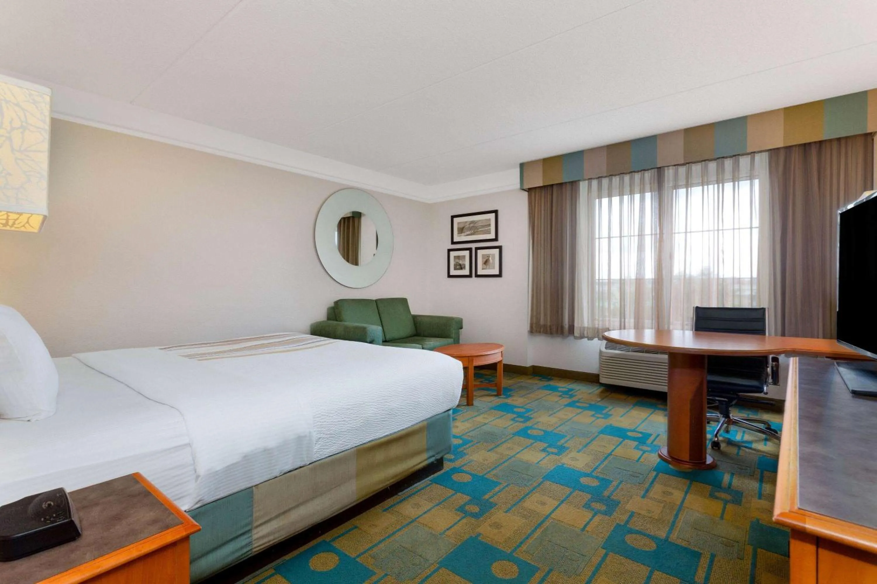 Photo of the whole room, Bed in La Quinta by Wyndham Lakeland West