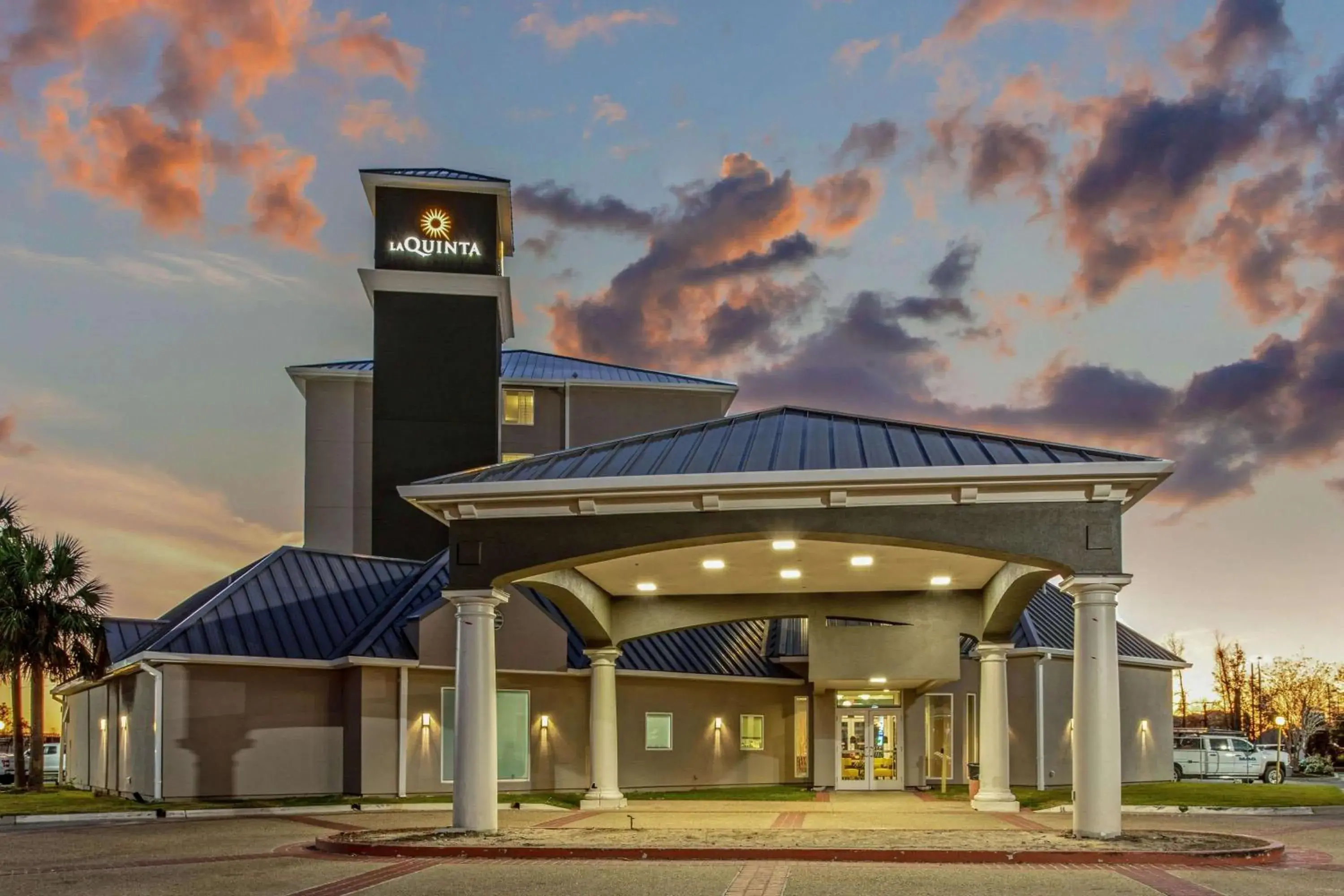 Property building in La Quinta Inn & Suites by Wyndham Panama City Property building in La Quinta Inn & Suites by Wyndham Panama City