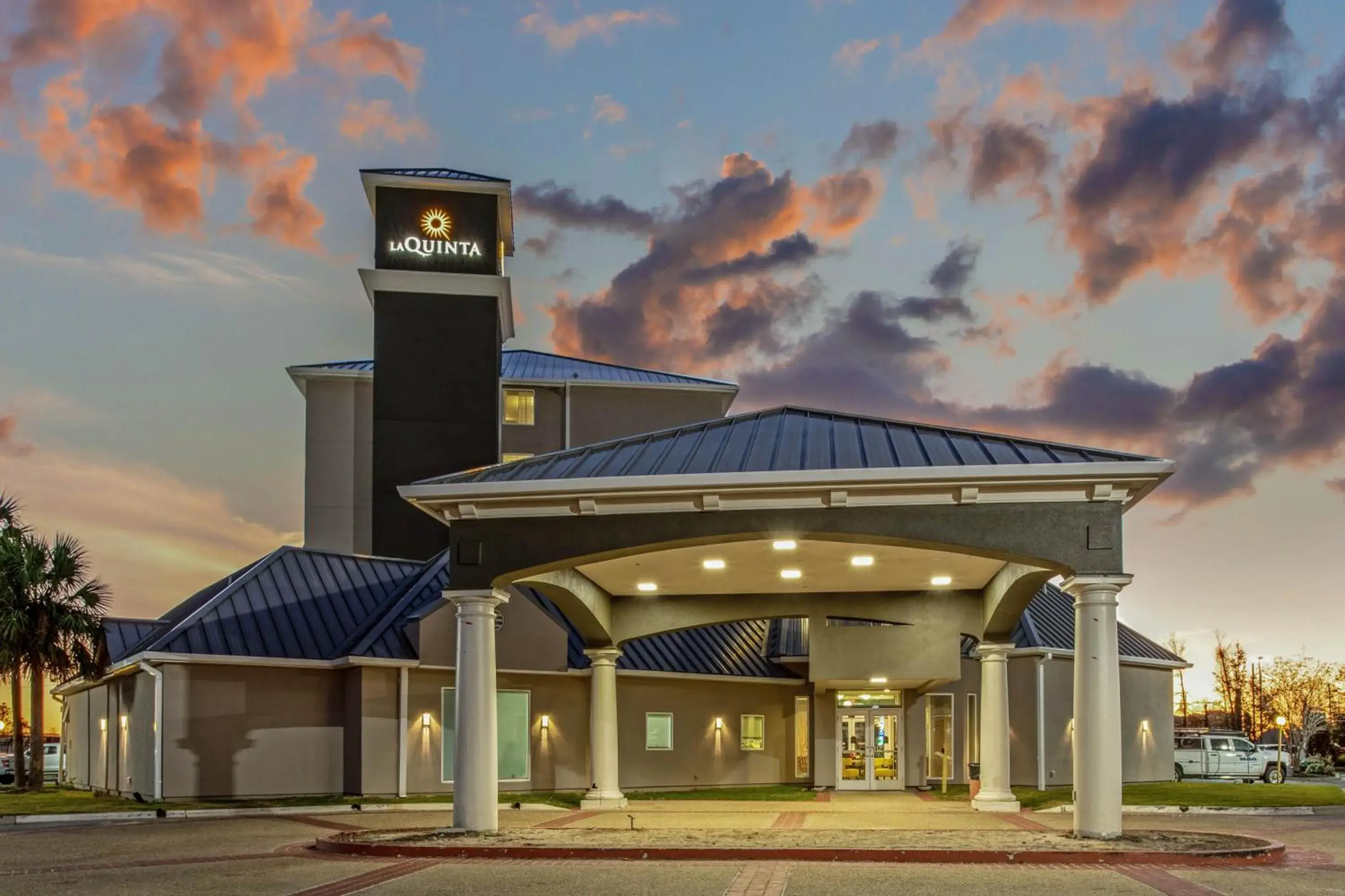 Property building in La Quinta Inn & Suites by Wyndham Panama City Property building in La Quinta Inn & Suites by Wyndham Panama City