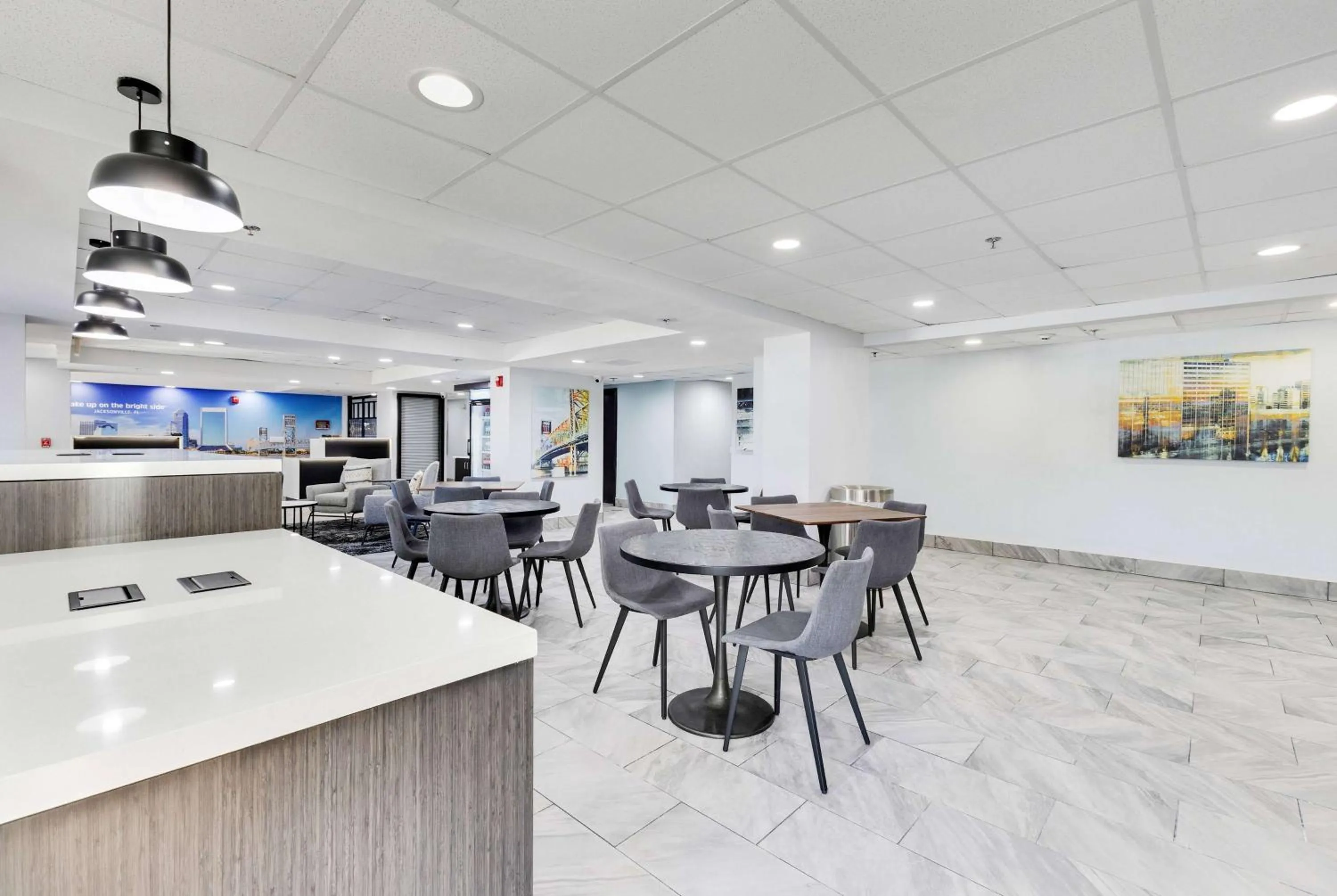 Restaurant/places to eat in La Quinta Inn & Suites by Wyndham Jacksonville Mandarin