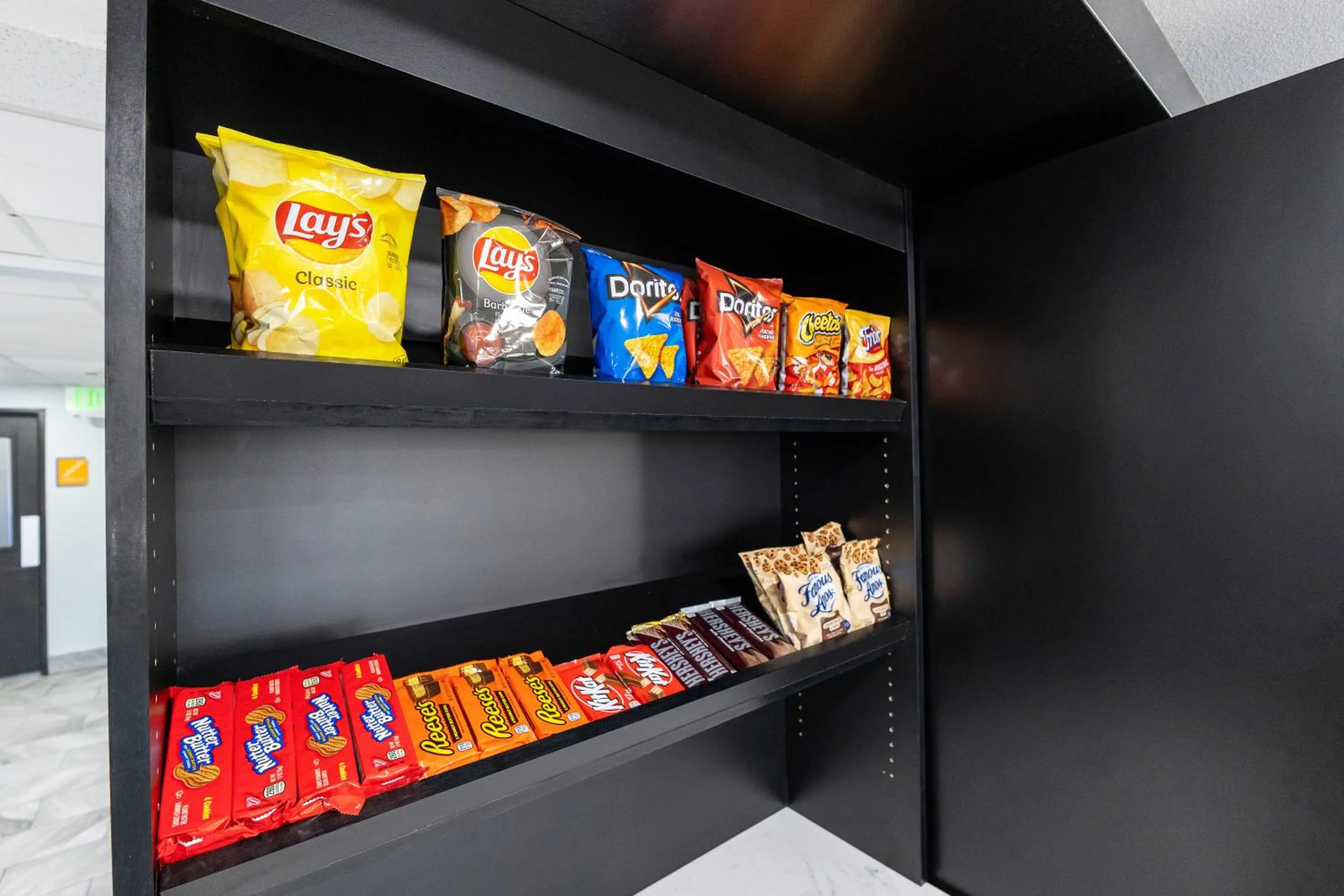 Restaurant/places to eat in La Quinta Inn & Suites by Wyndham Jacksonville Mandarin