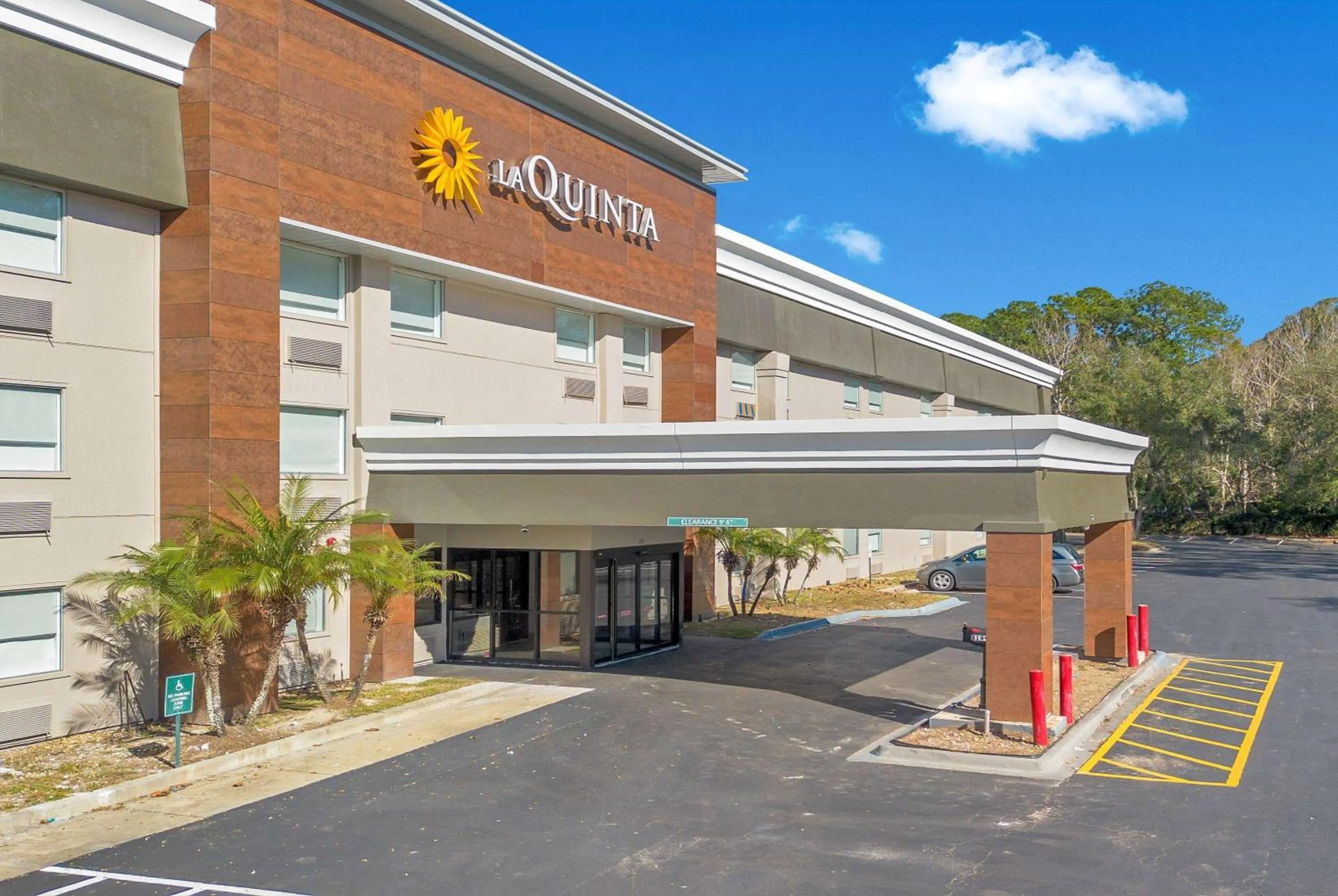 Property building in La Quinta Inn & Suites by Wyndham Jacksonville Mandarin