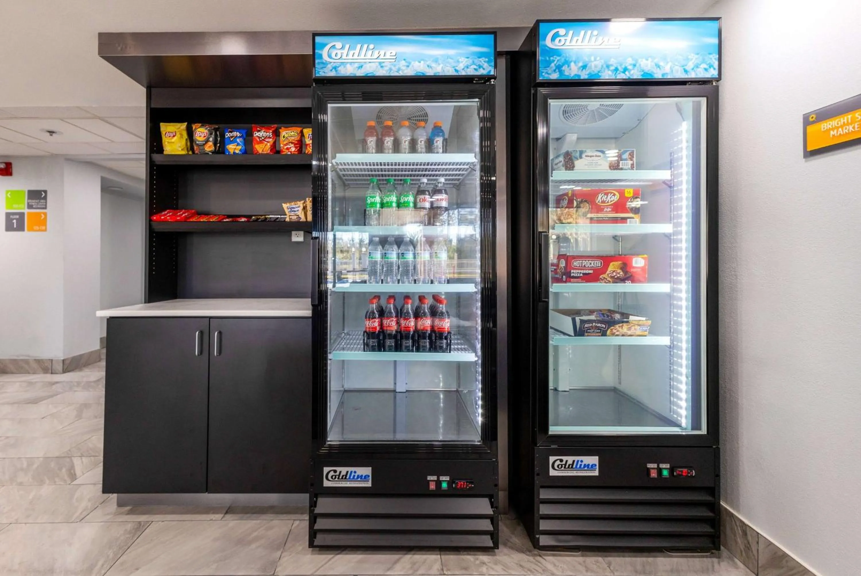 Food and drinks in La Quinta Inn & Suites by Wyndham Jacksonville Mandarin